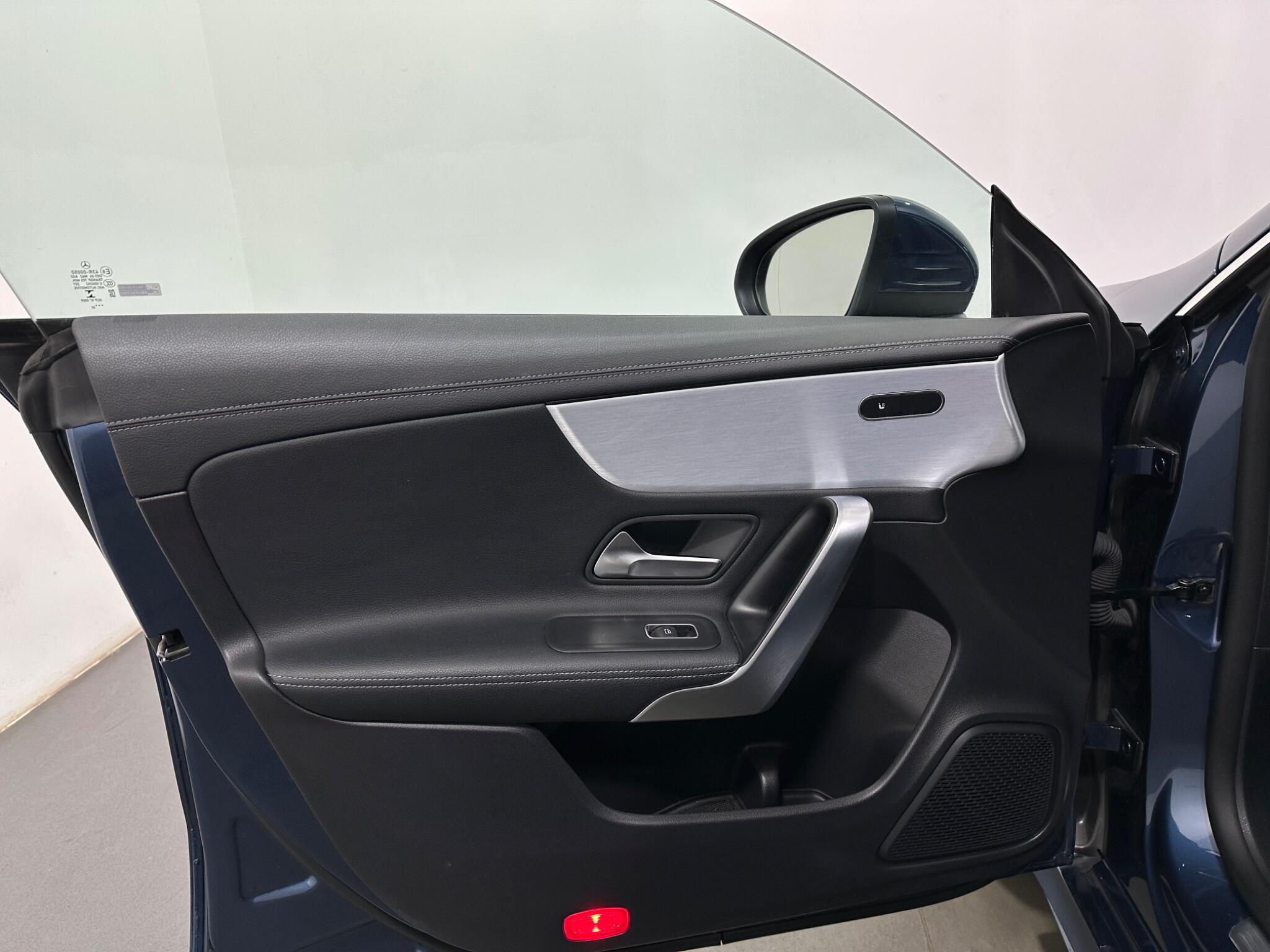 Mercedes-Benz Mercedes-Benz CLA view 39