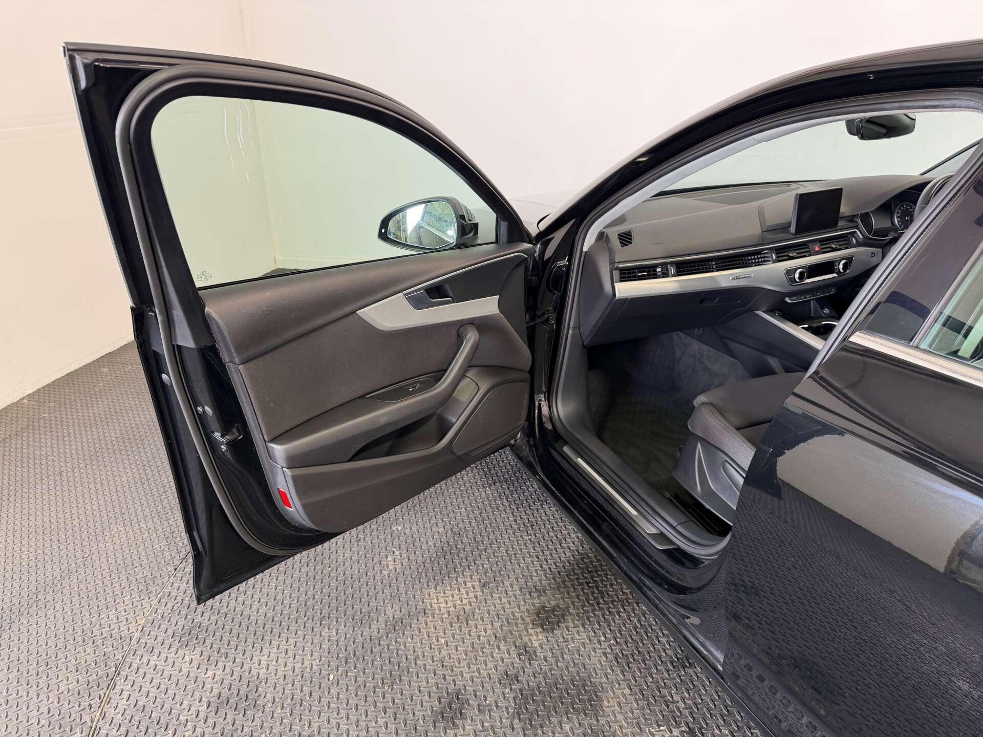 Audi A4 view 64
