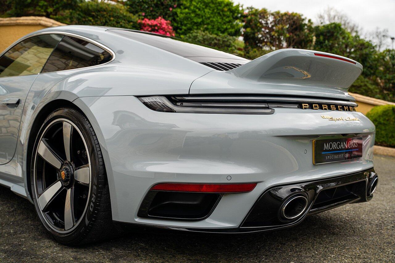 Porsche 911 view 10