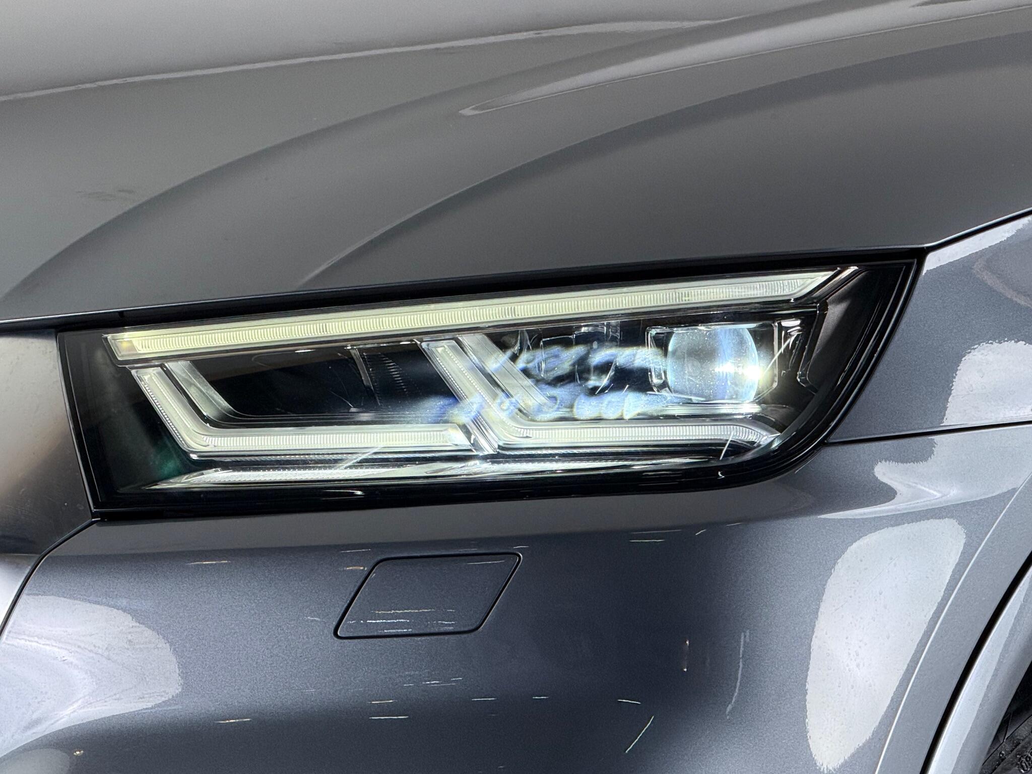 Audi Q5 view 9