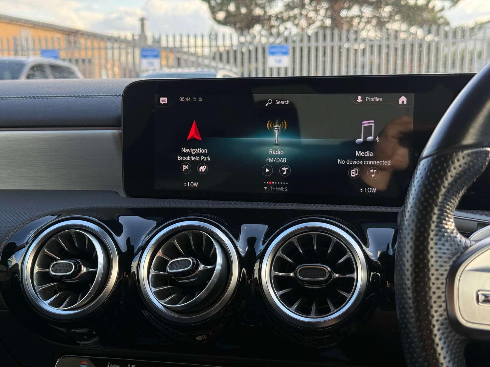 Mercedes-Benz Cla view 62