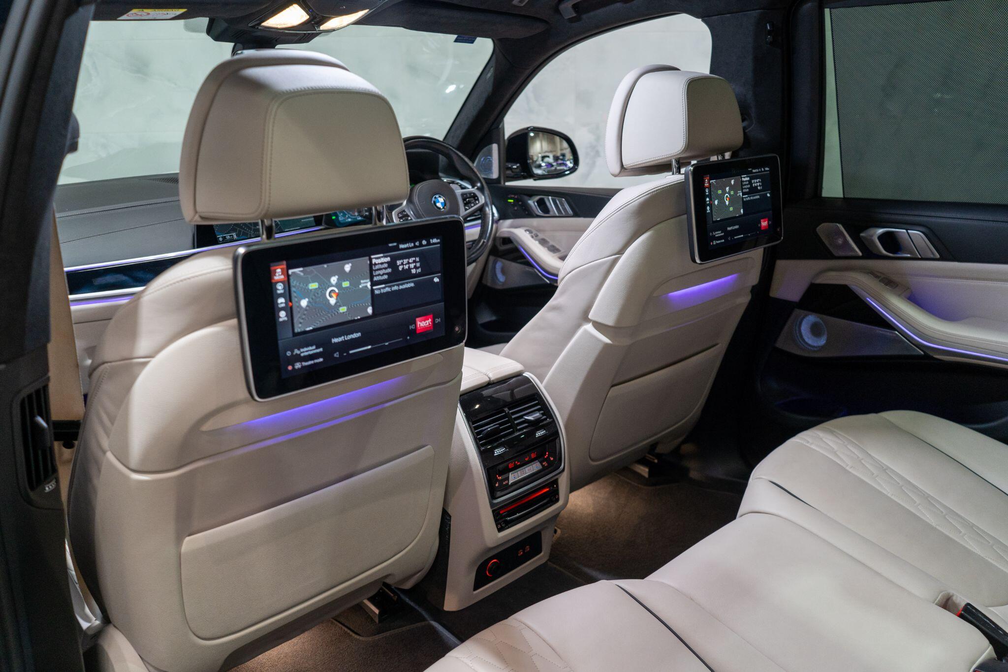 BMW X7 view 2