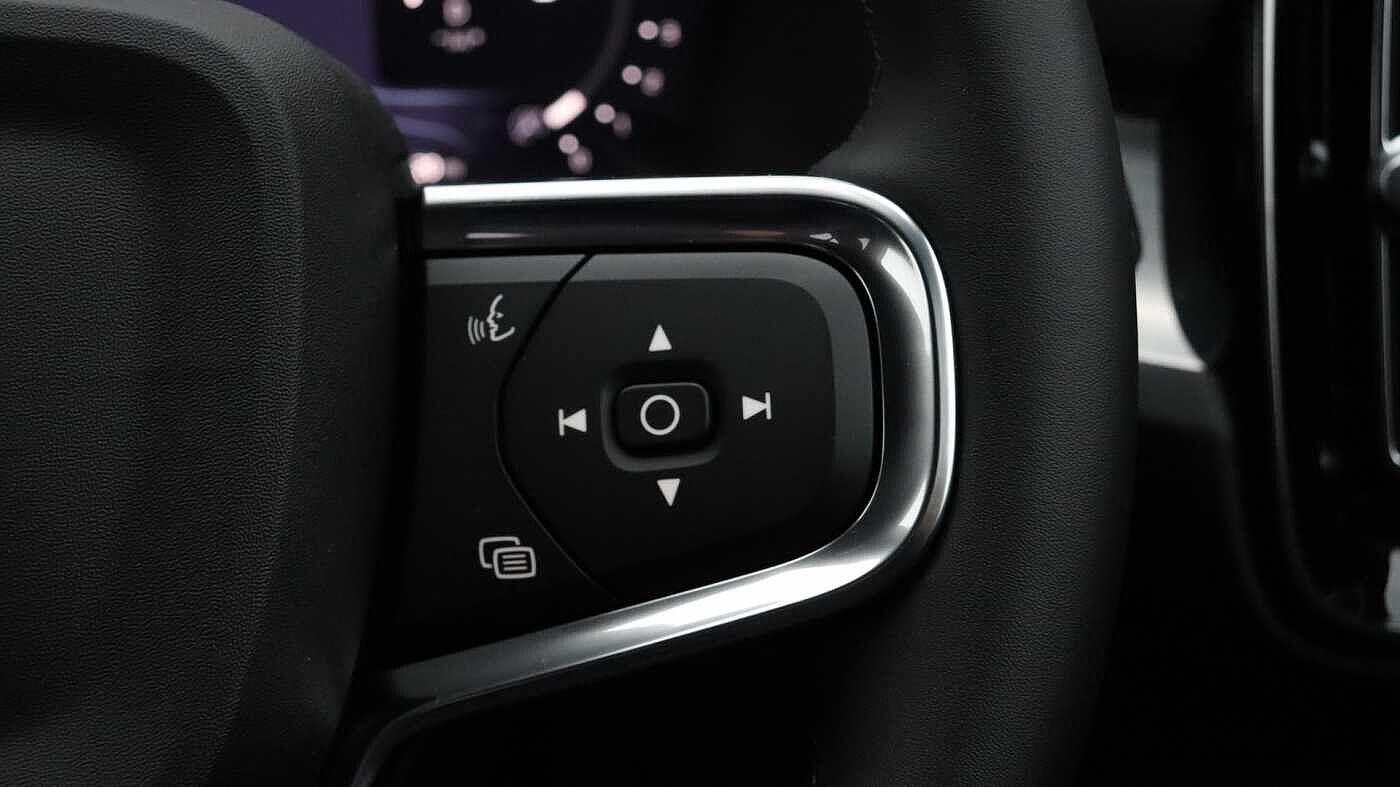 Volvo XC40 view 22