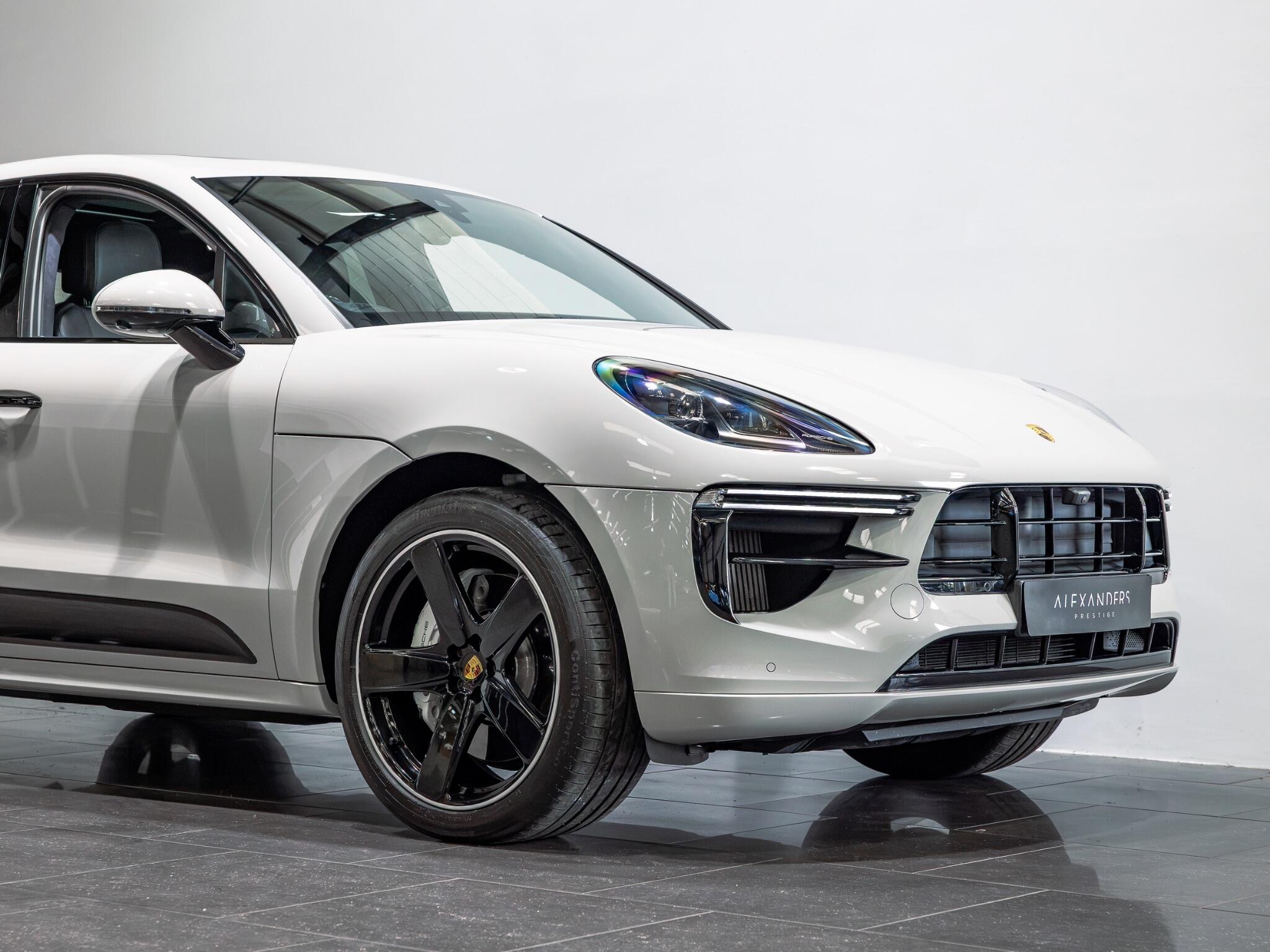 Porsche Macan view 11