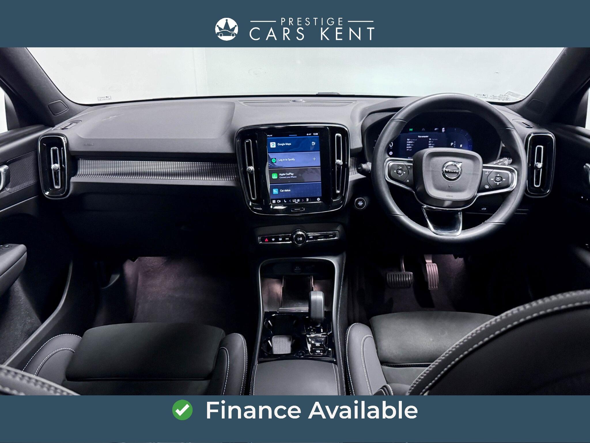 Volvo XC40 view 2