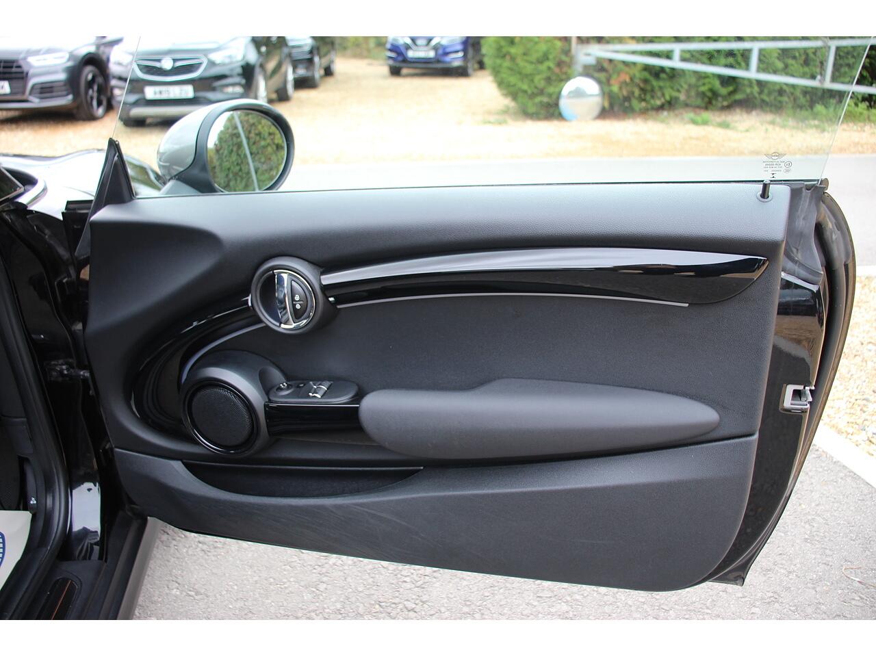 Mini Hatch view 28