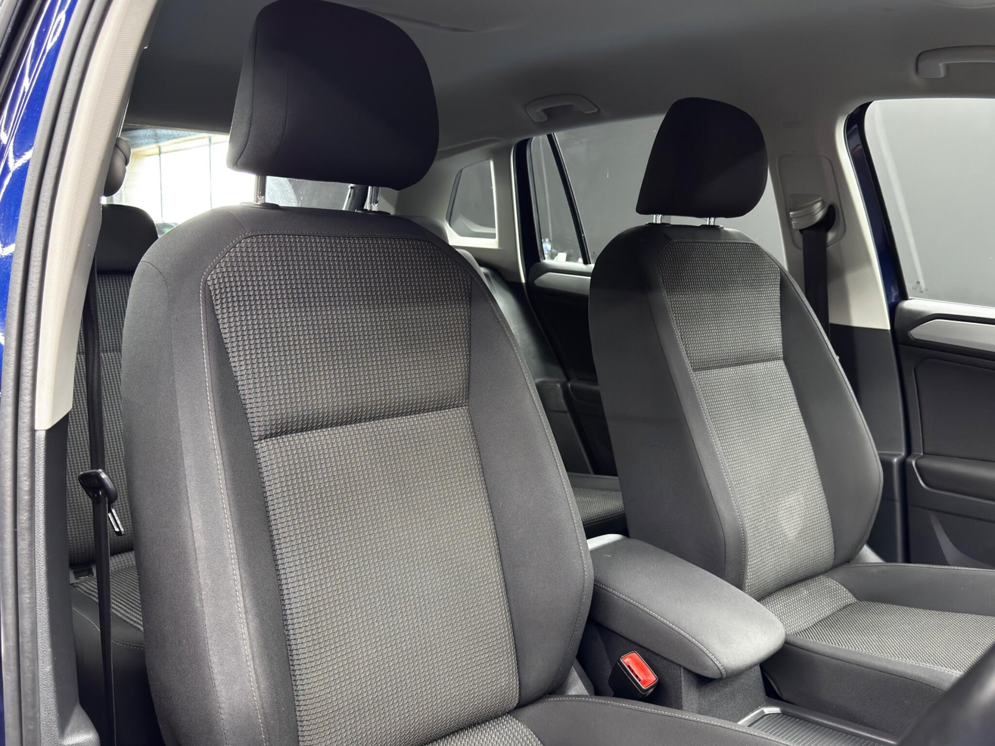 Volkswagen Tiguan view 12