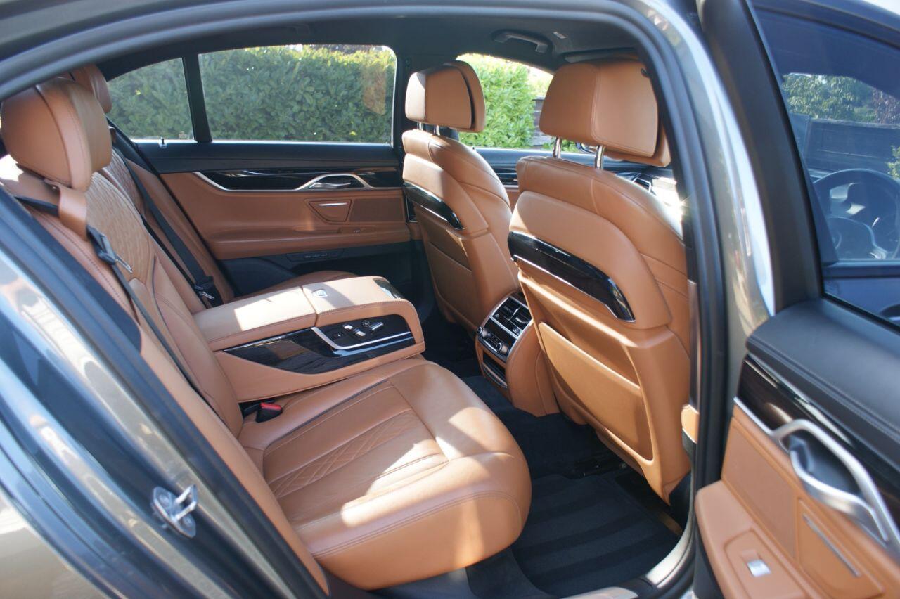 BMW 7 Series view 43
