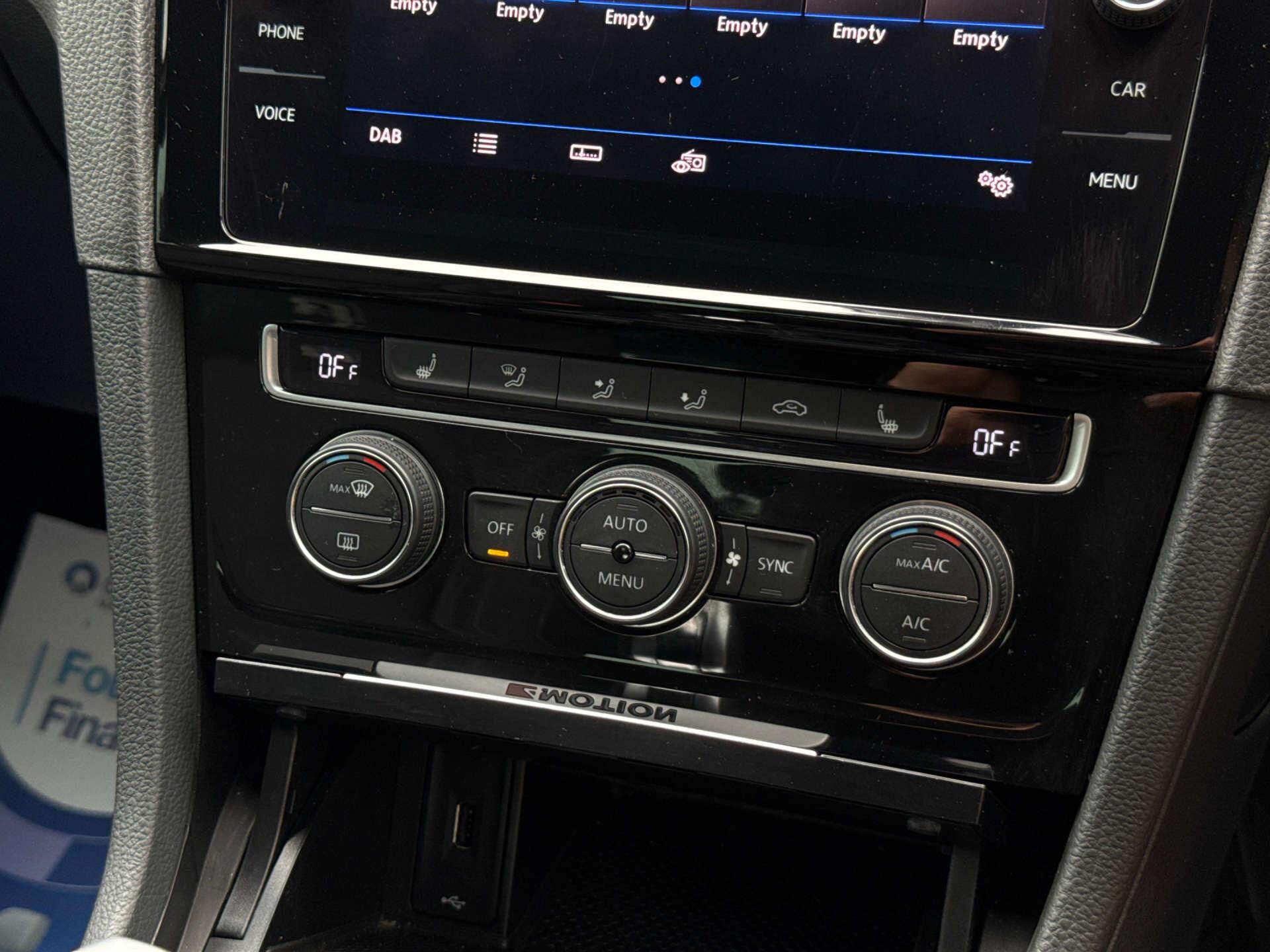 Volkswagen Golf view 57