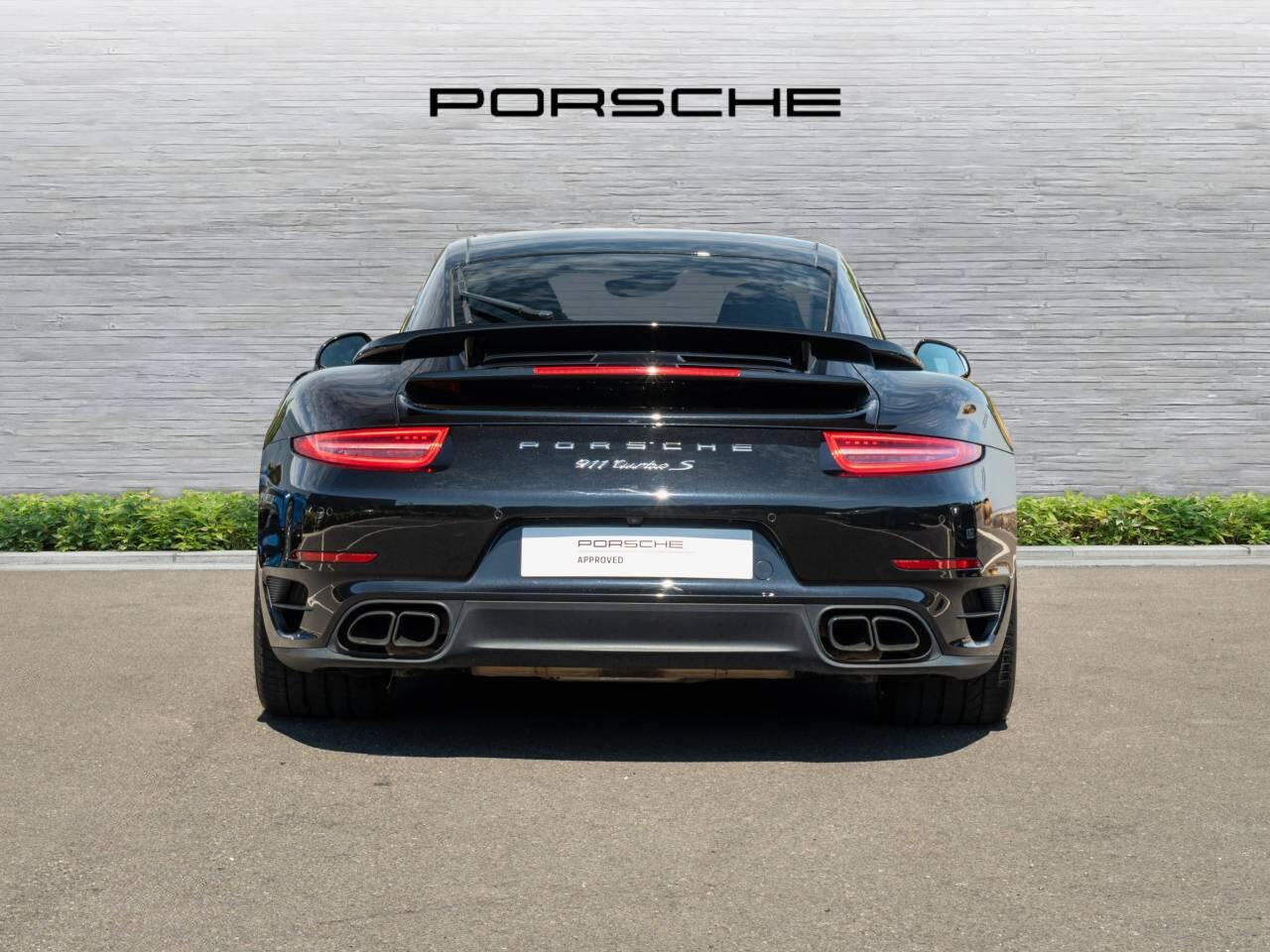 Porsche 911 view 7