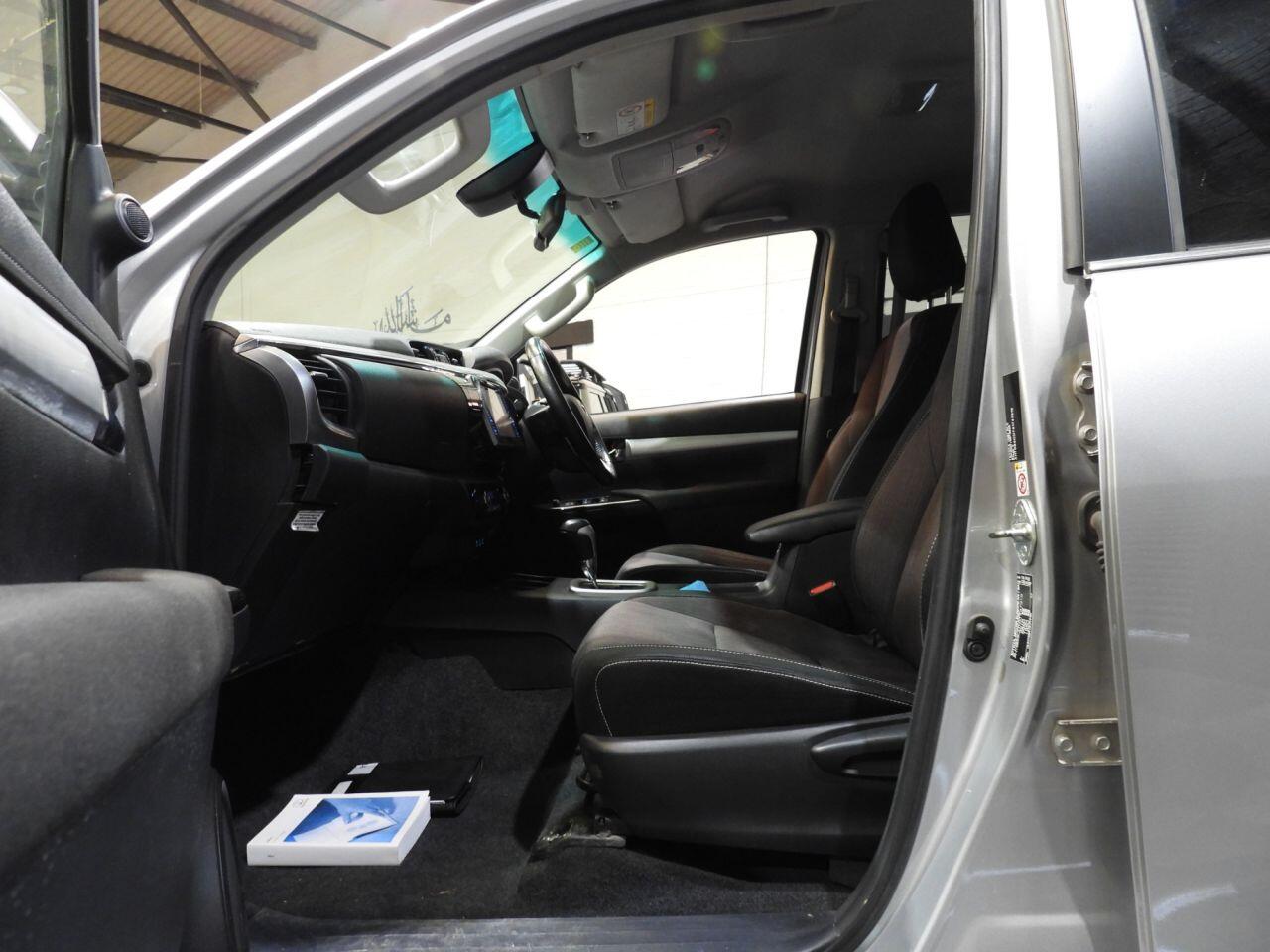 Toyota Hilux view 9
