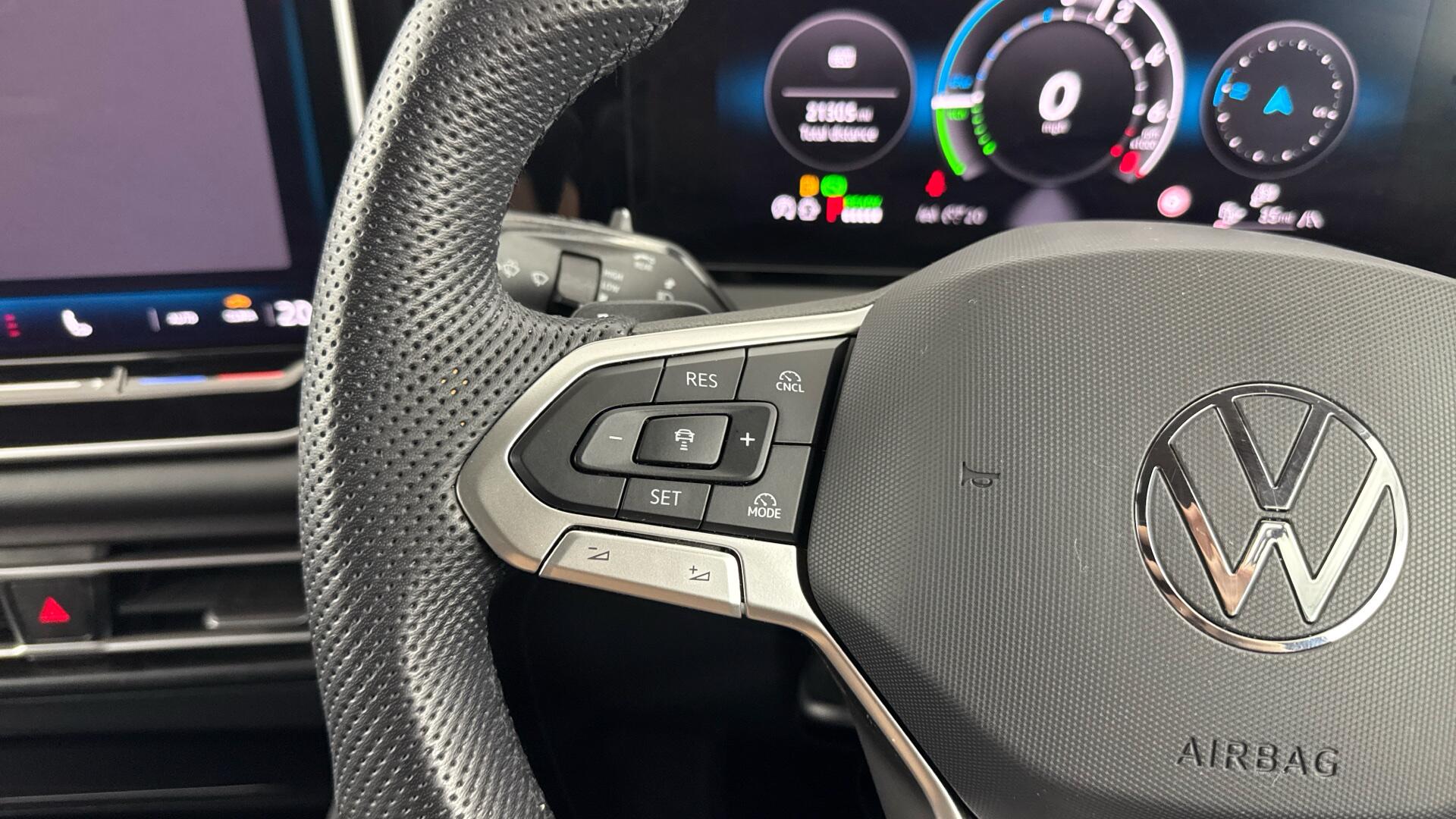 Volkswagen Tiguan view 40