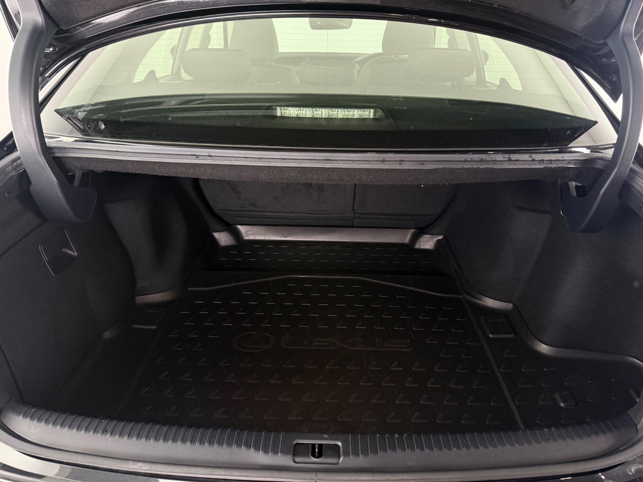 Lexus Is view 9