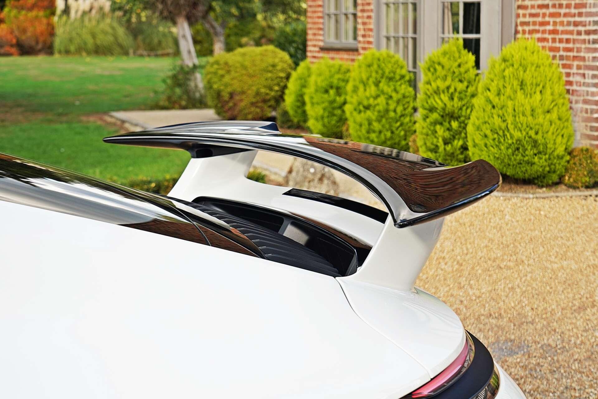 Porsche 911 view 6