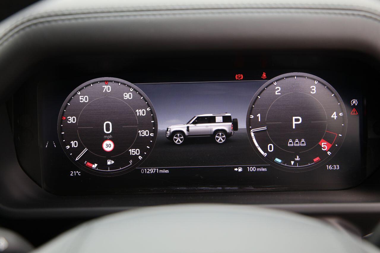 Land Rover Defender view 35