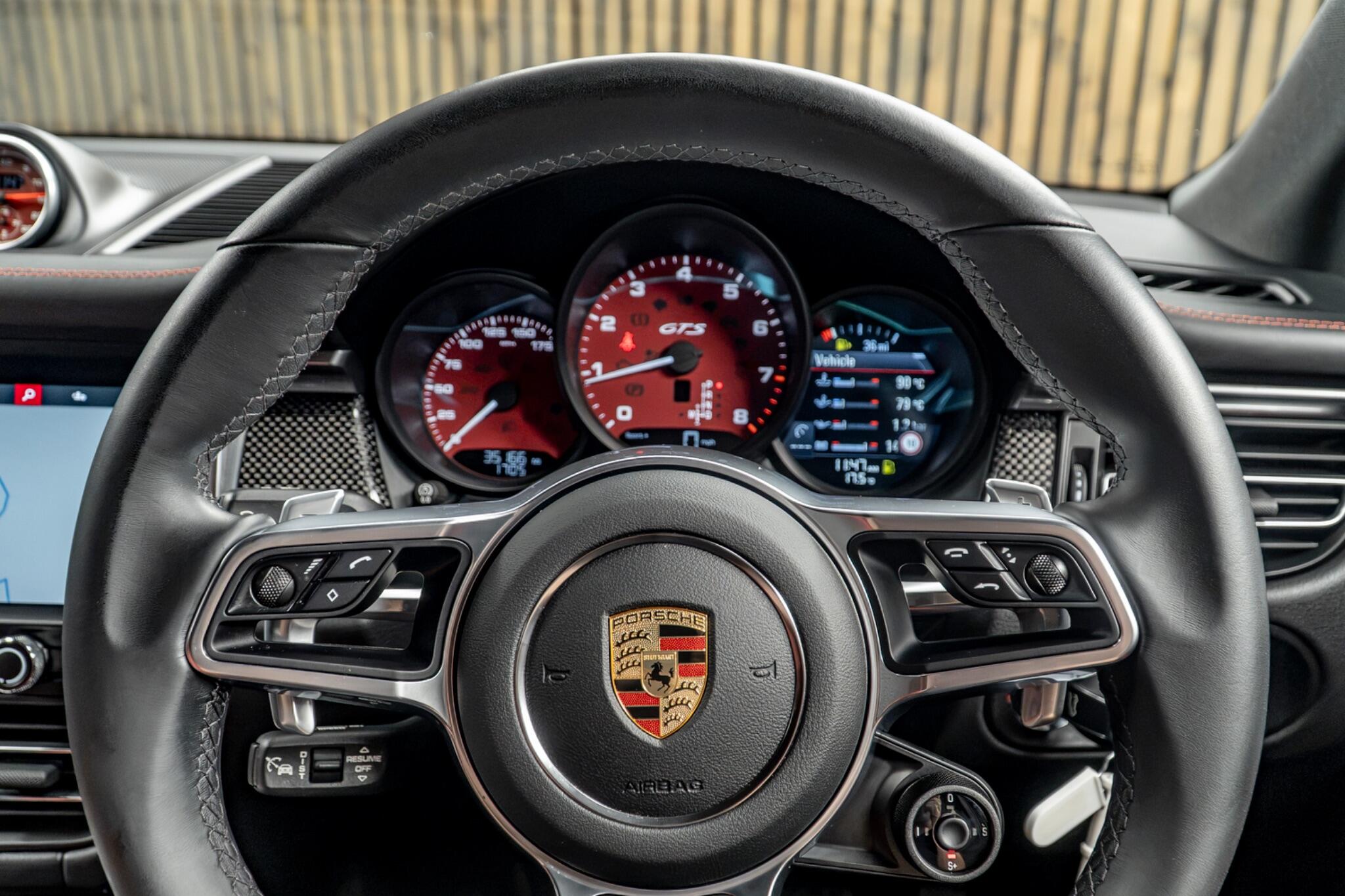 Porsche Macan view 33