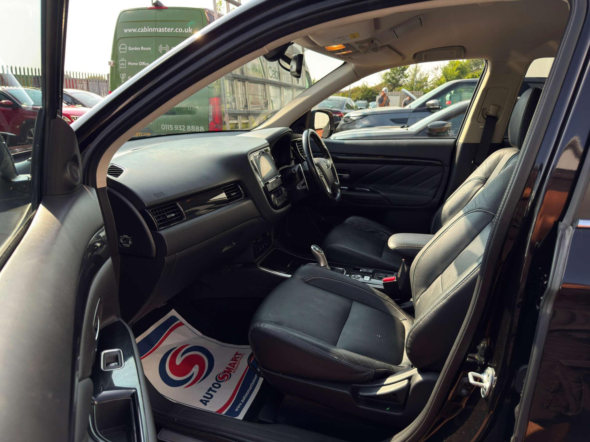 Mitsubishi Outlander view 43