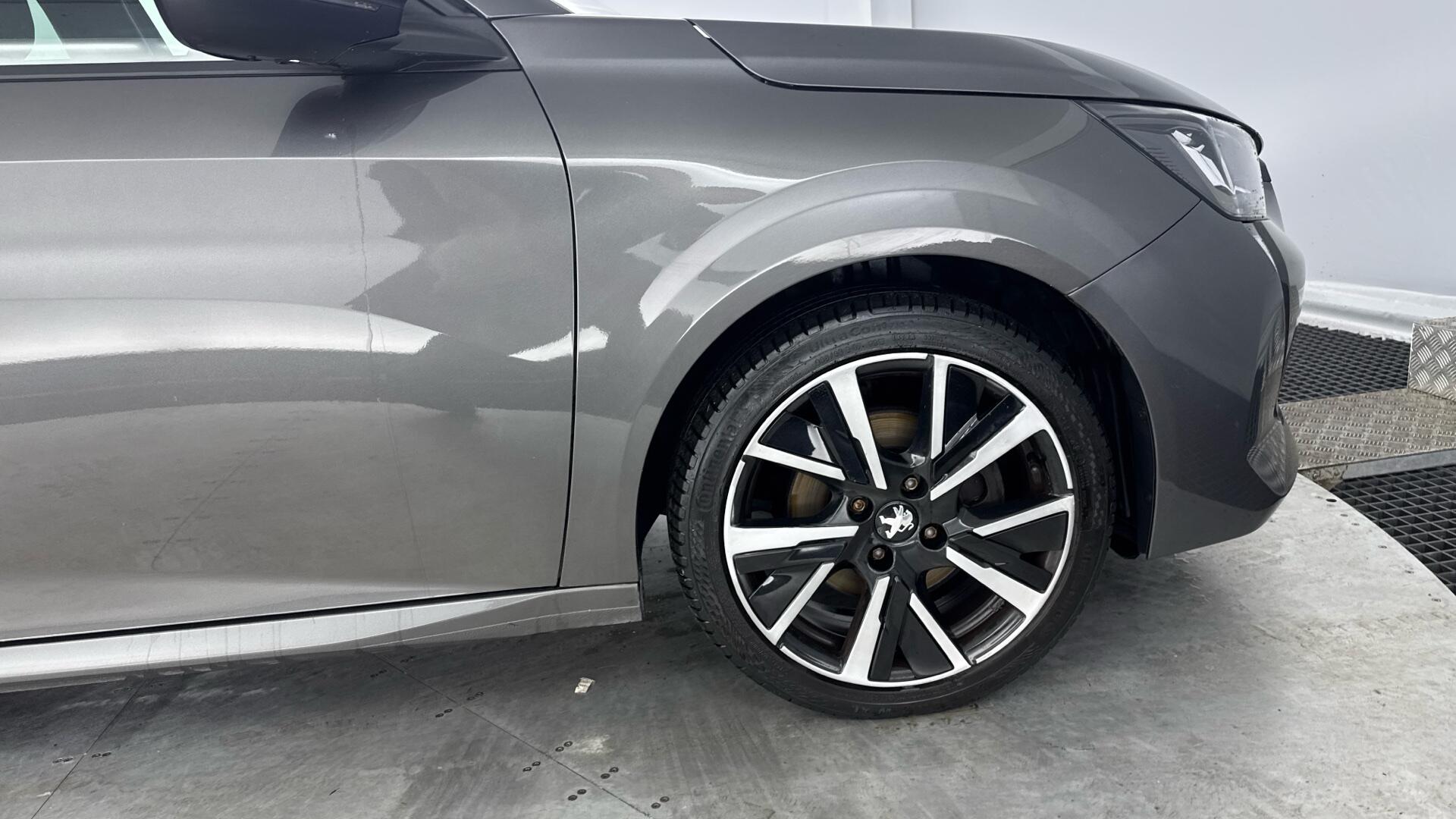 Peugeot 208 view 19