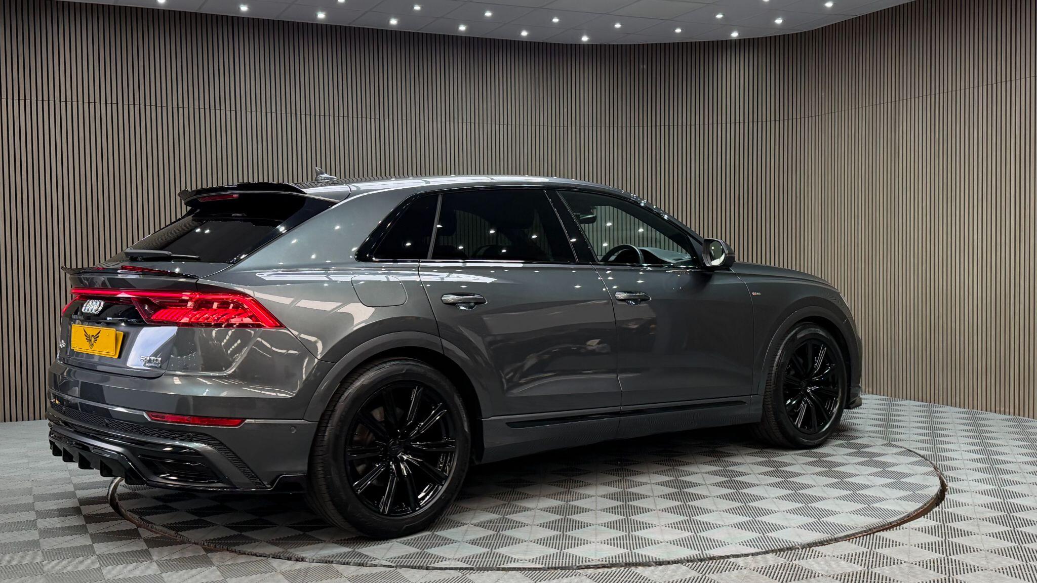 Audi Q8 view 40
