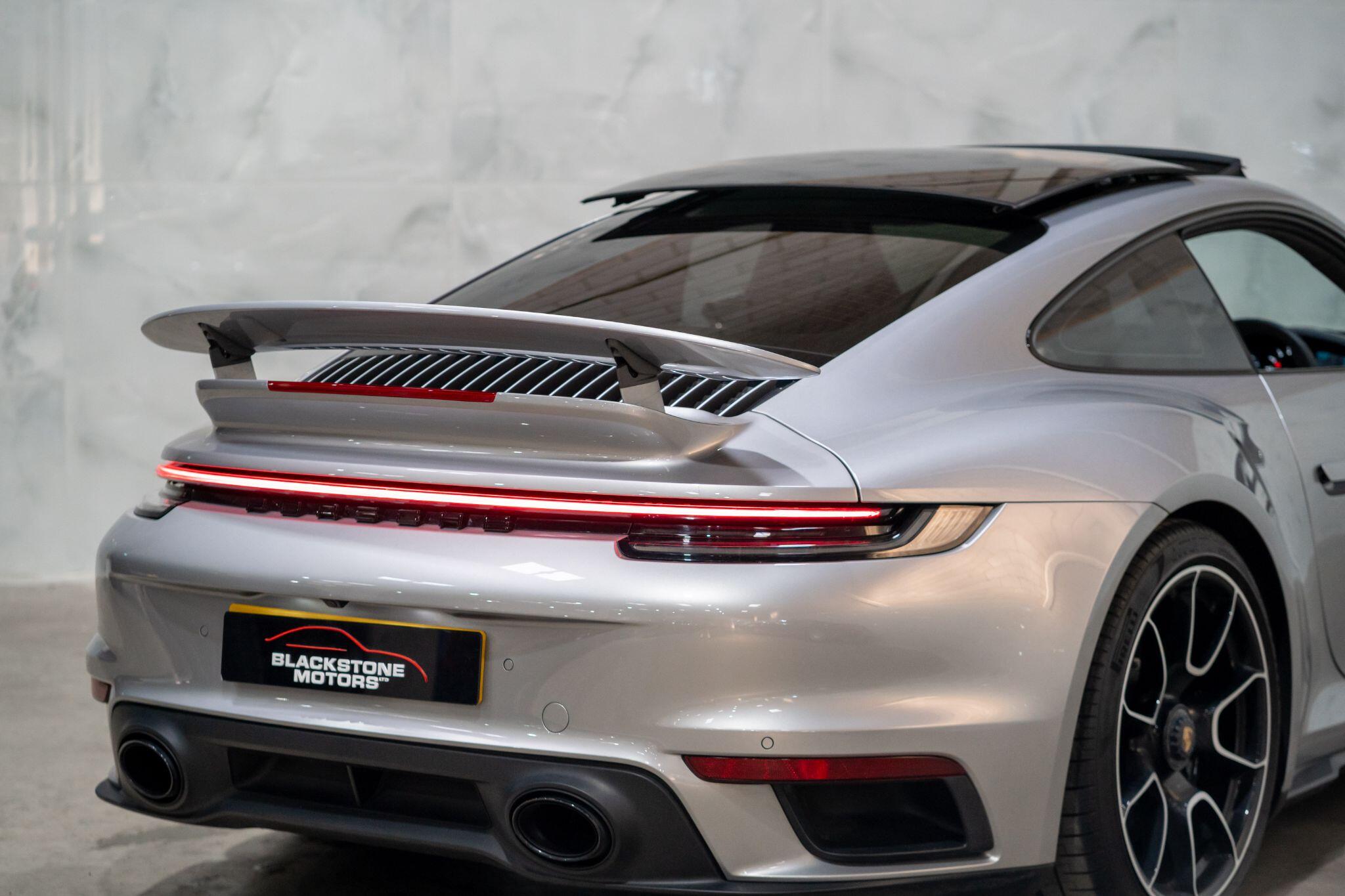 Porsche 911 view 39