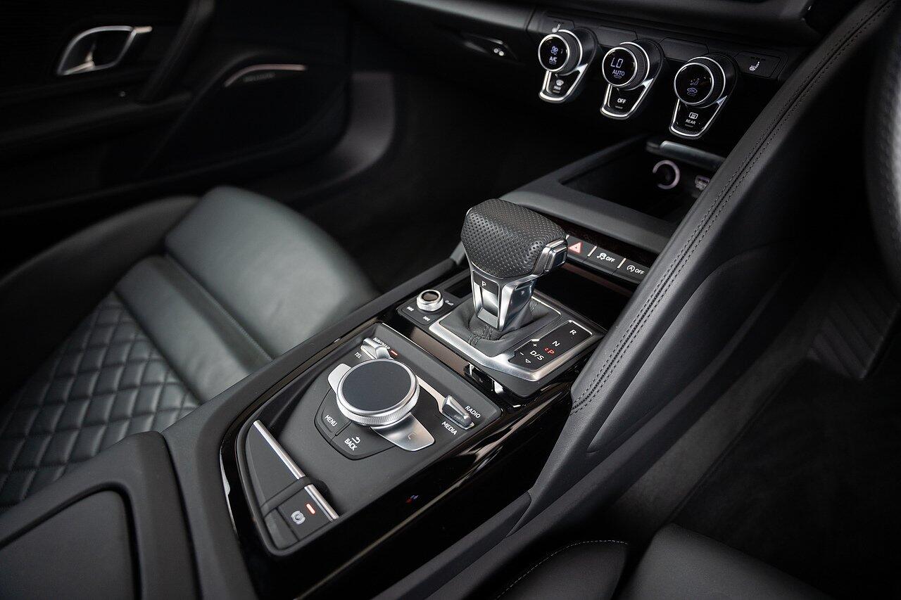 Audi R8 view 38