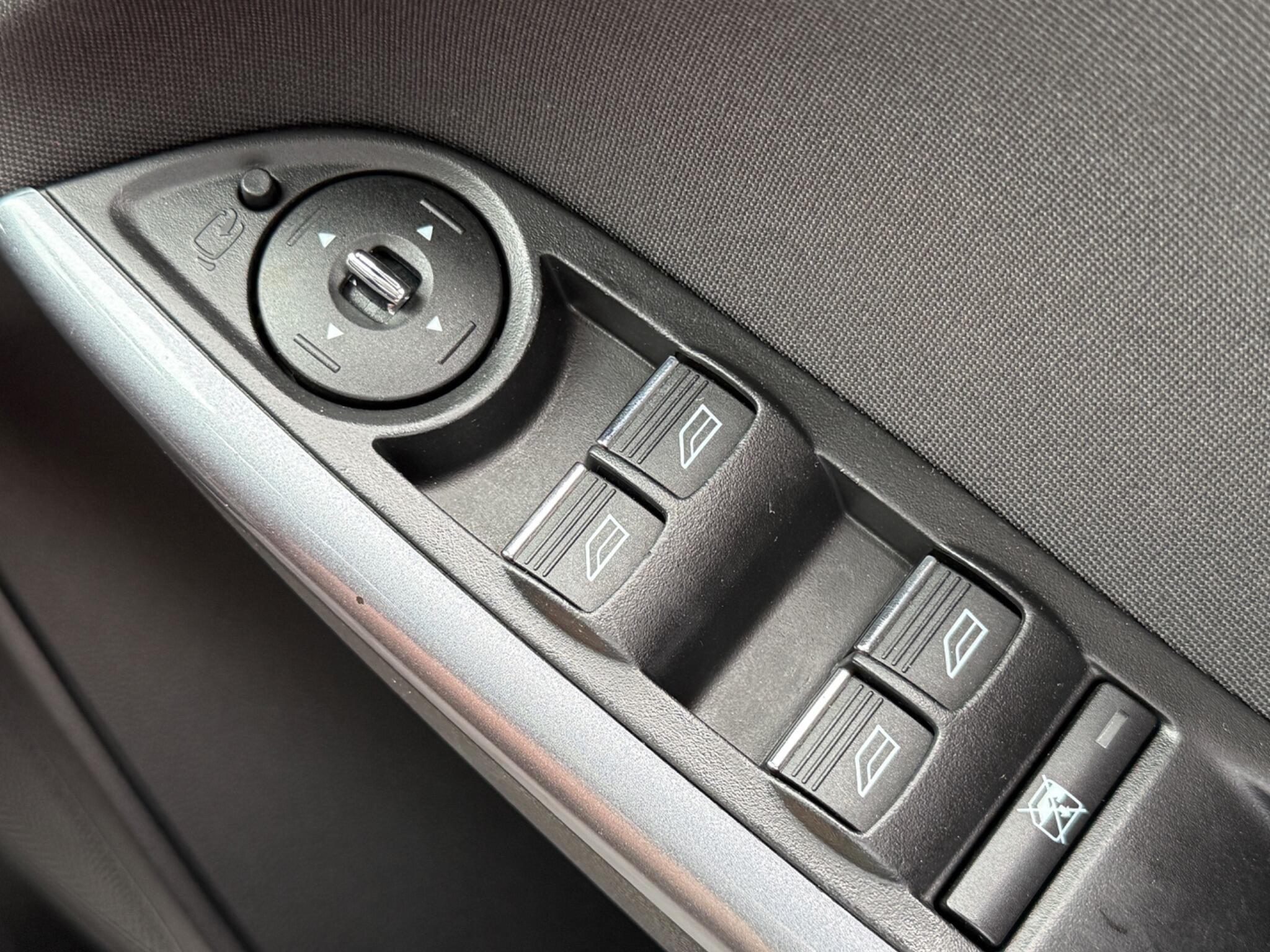 Ford Focus - Image 62