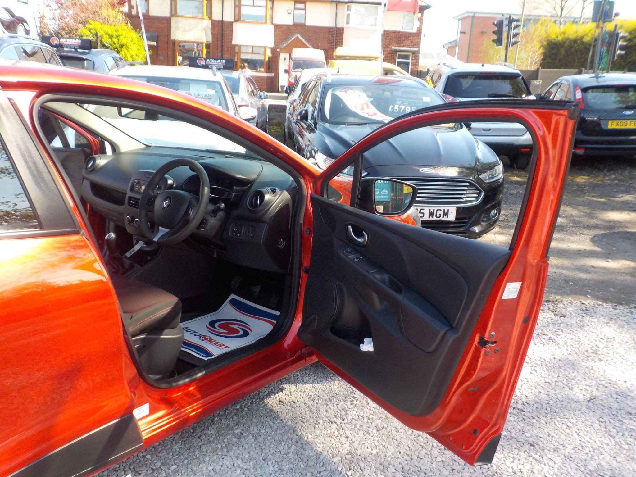 Renault Clio 0.9 TCe Play Euro 6 (s/s) 5dr