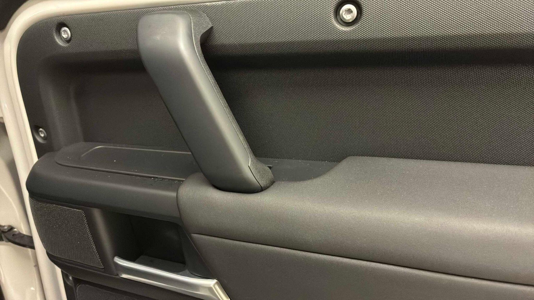 Land Rover Defender view 51