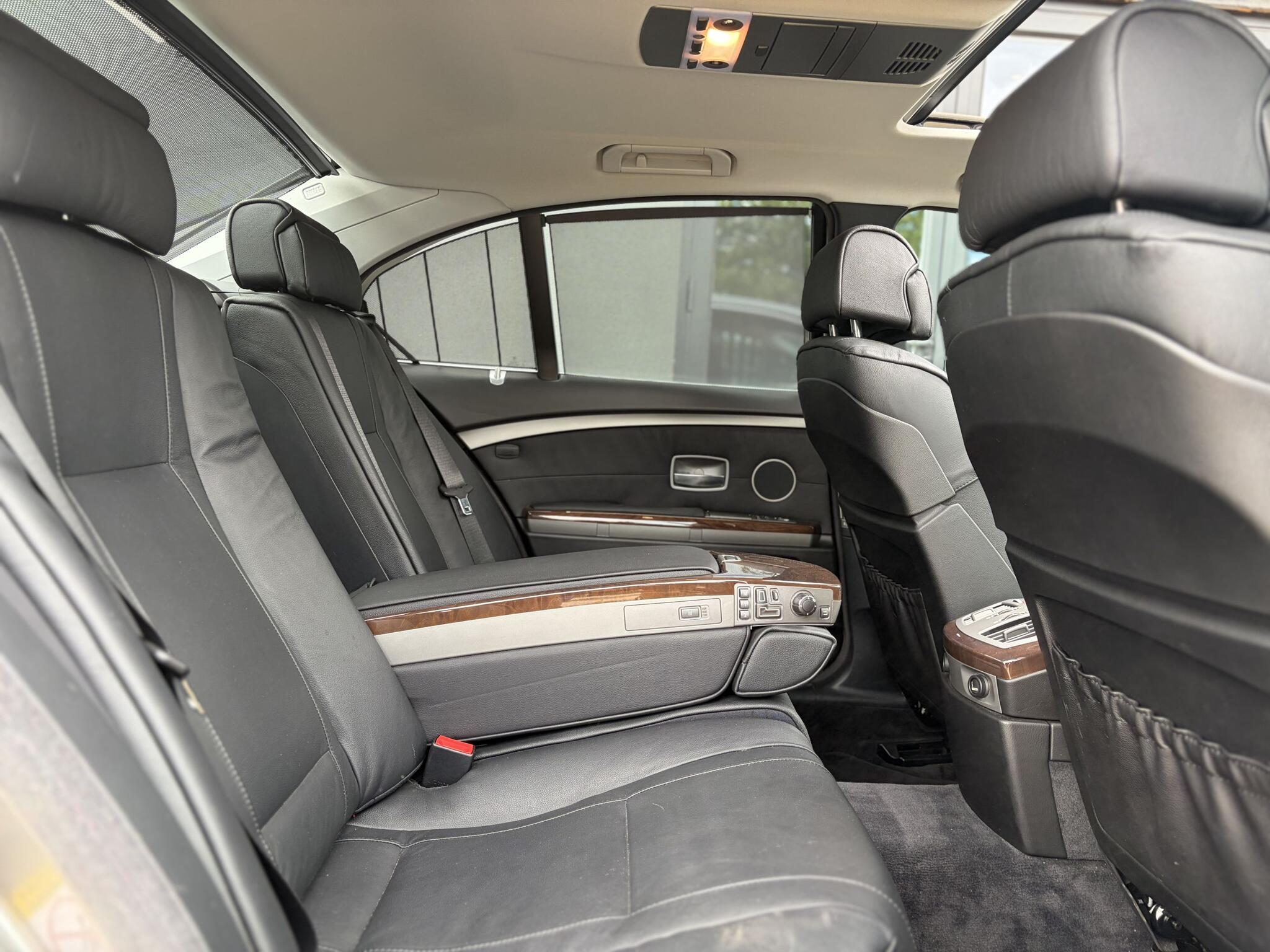 BMW 7 Series view 22