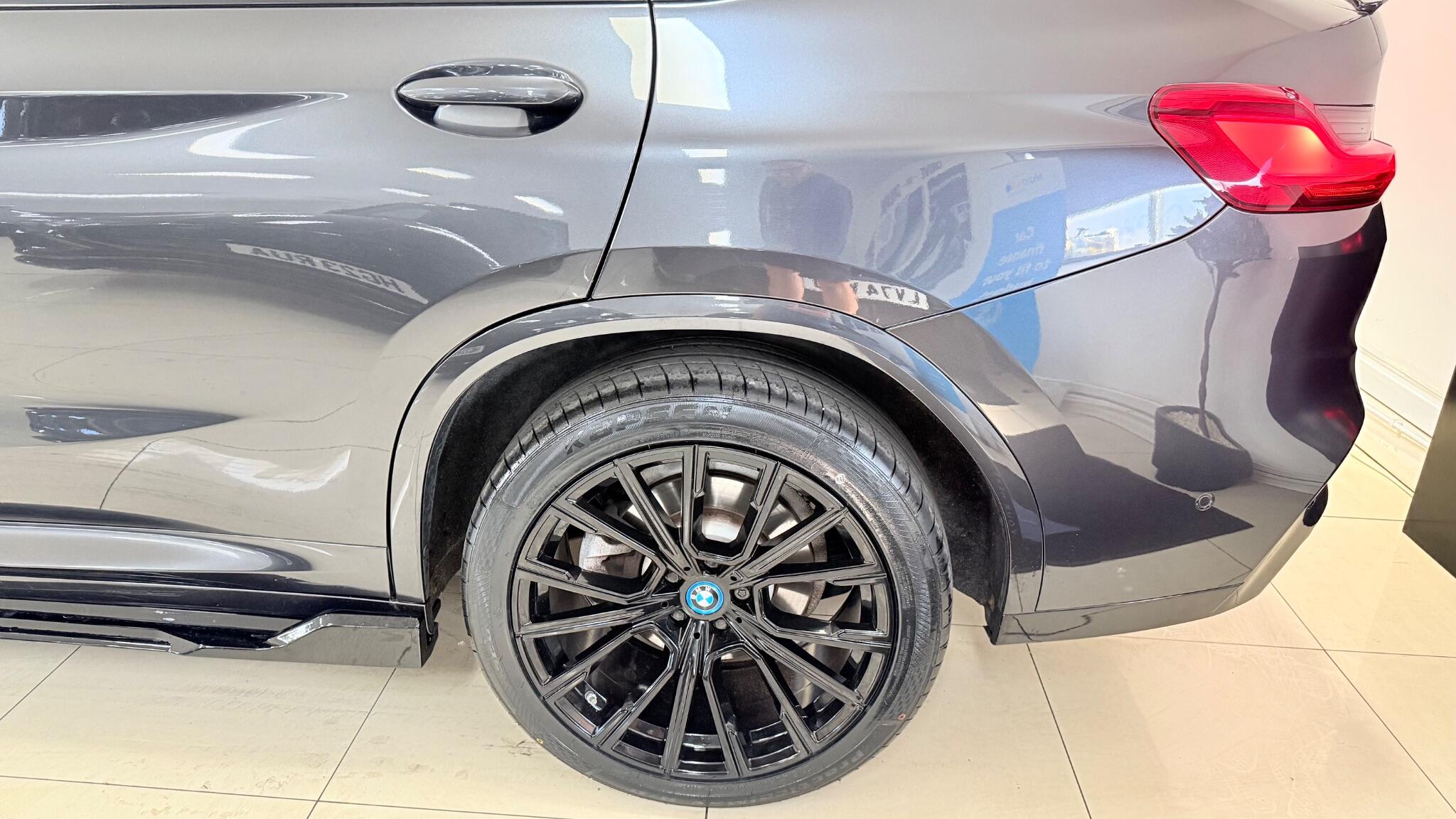 BMW X4 view 41