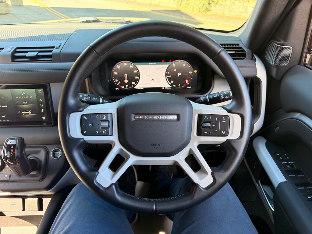 Land Rover Defender view 38