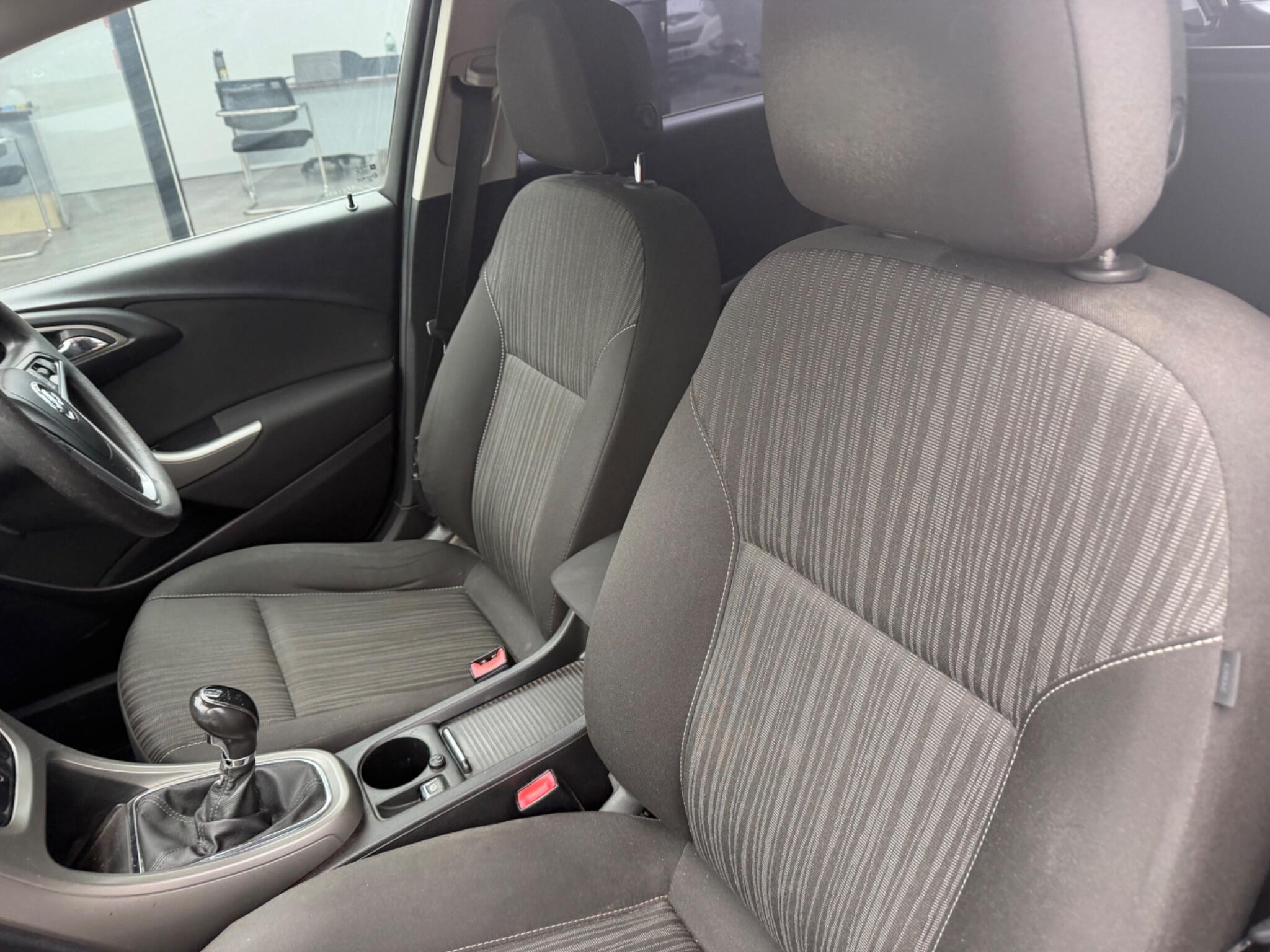 Vauxhall Astra view 44