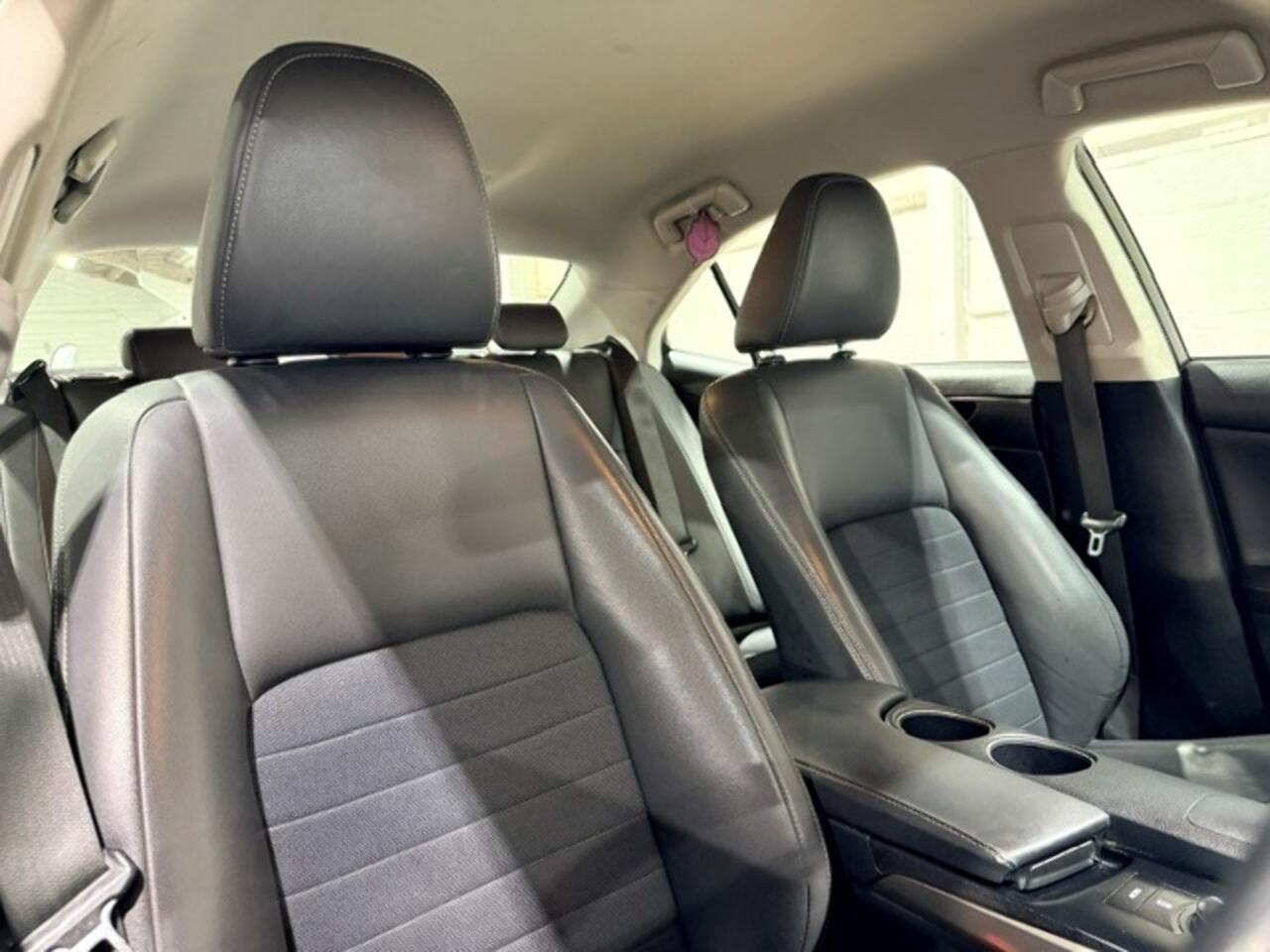 Lexus IS view 37