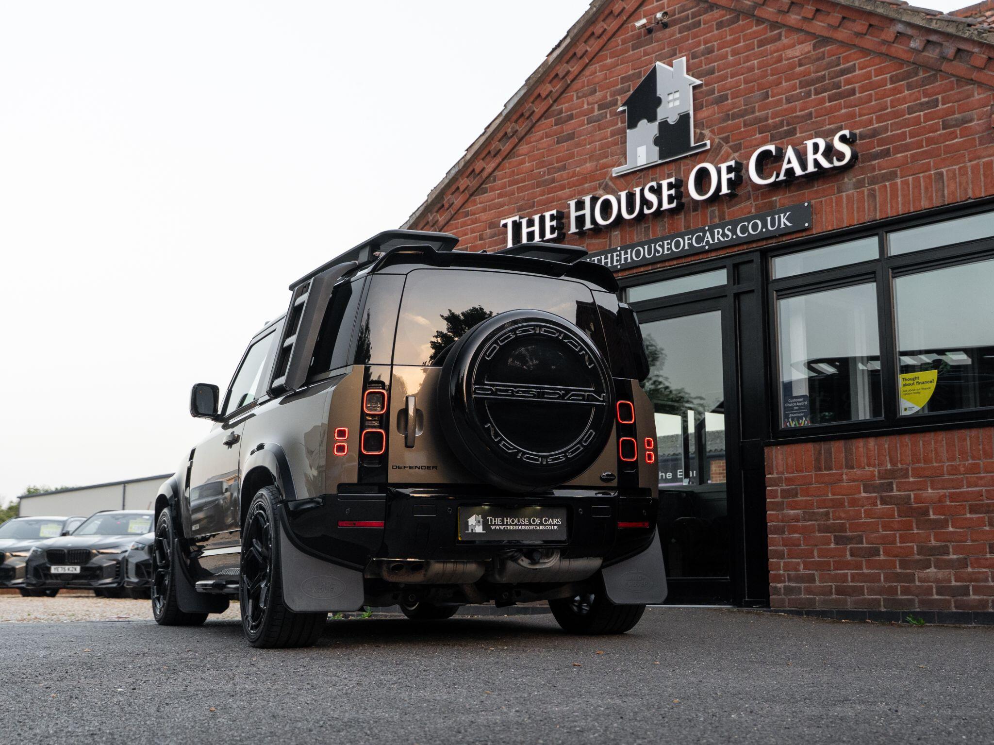 Land Rover Defender 90 view 12