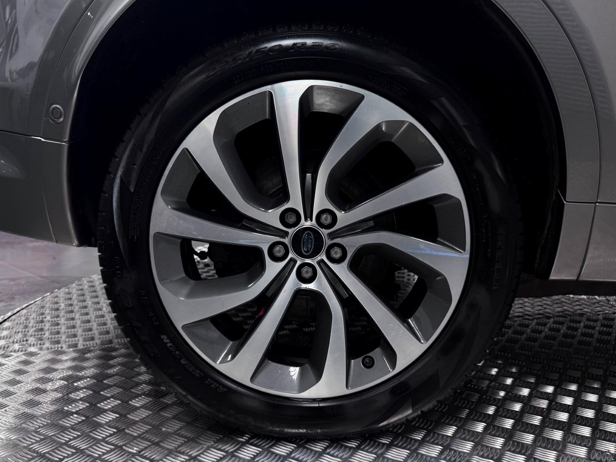 Land Rover Discovery Sport view 79