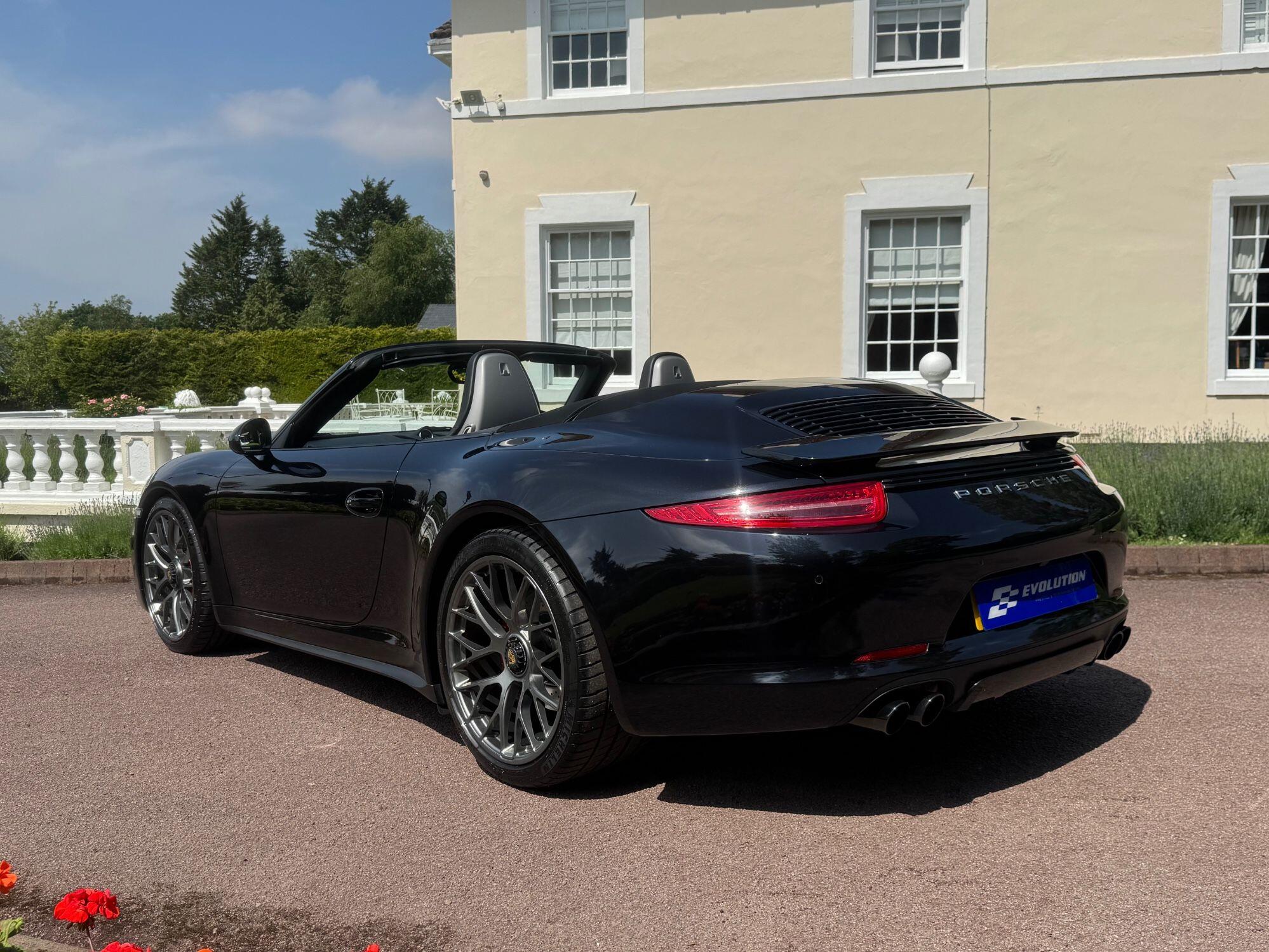 Porsche 911 view 11