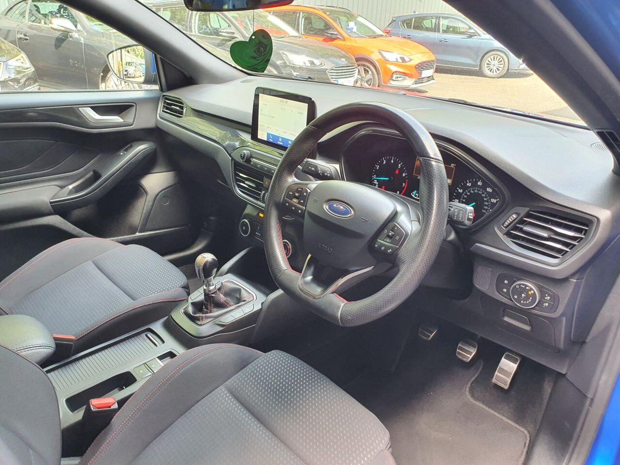Ford Focus view 16