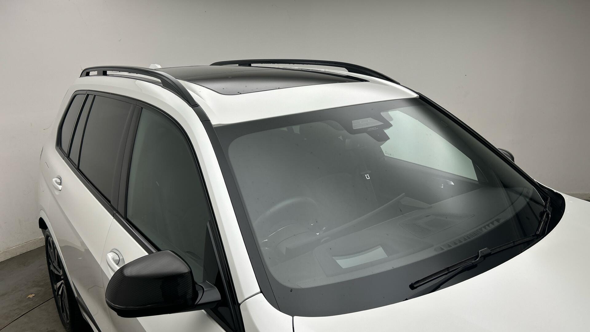 BMW X7 view 21