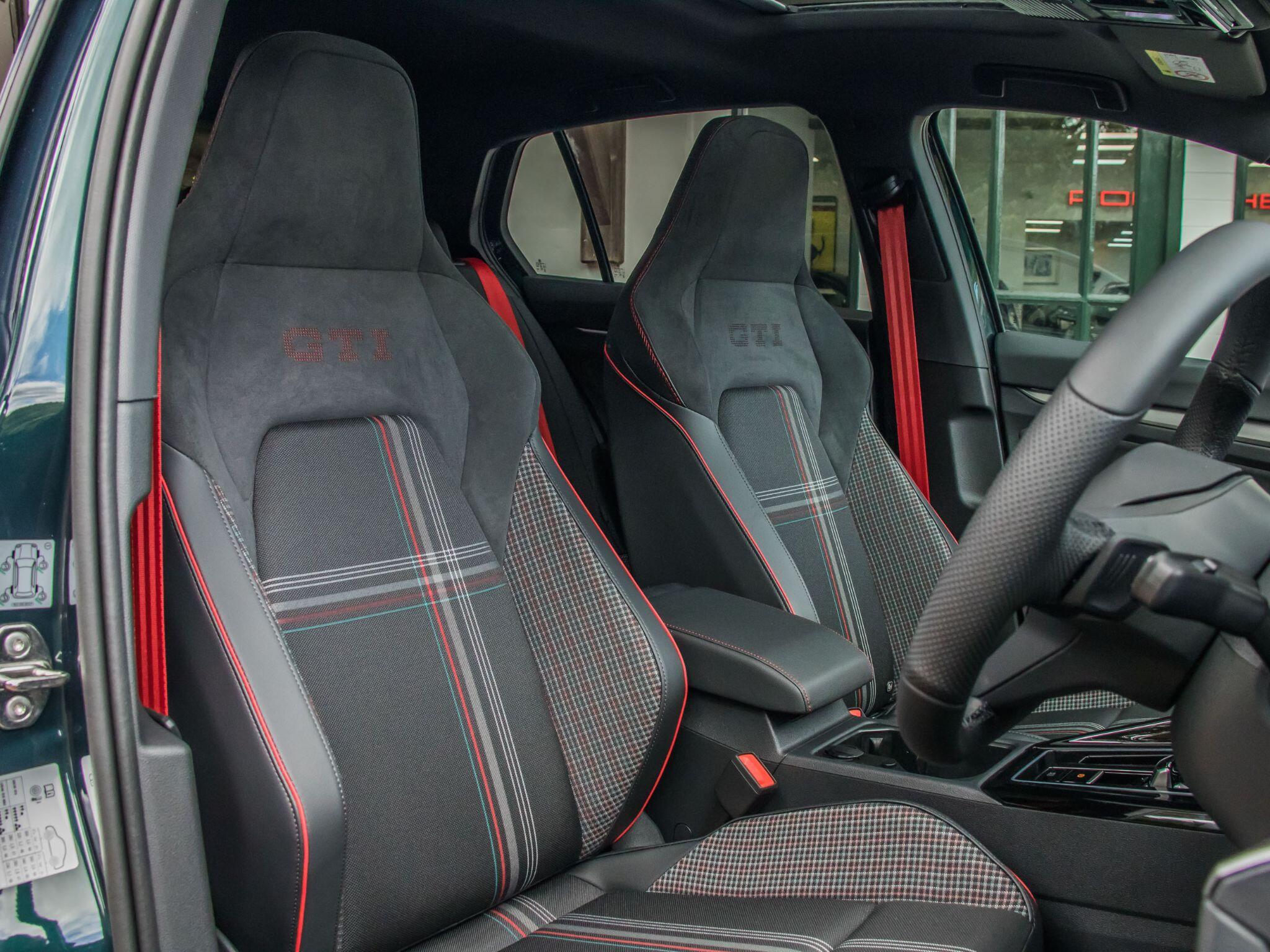 Volkswagen Golf view 18