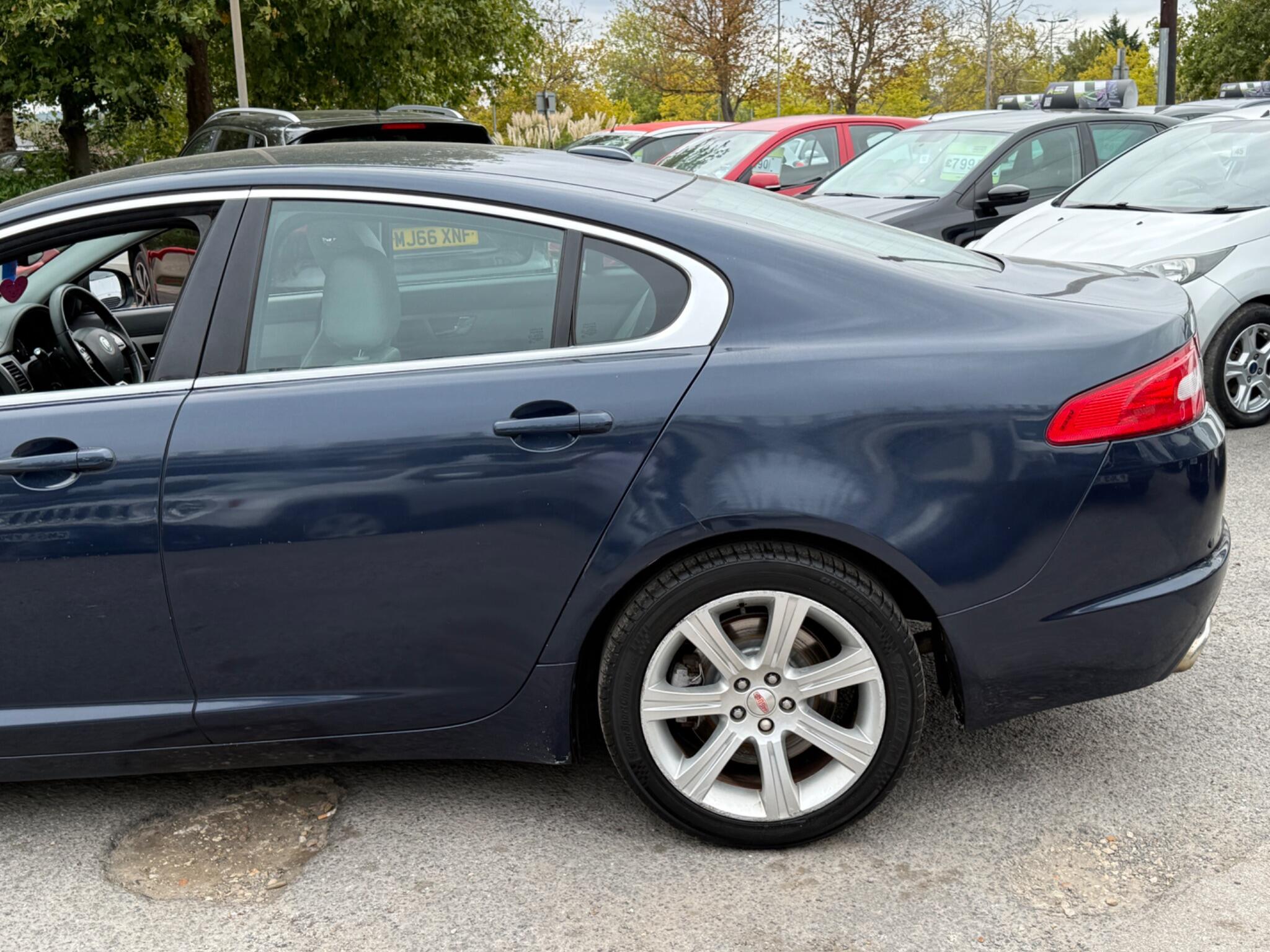 Jaguar XF - Image 12