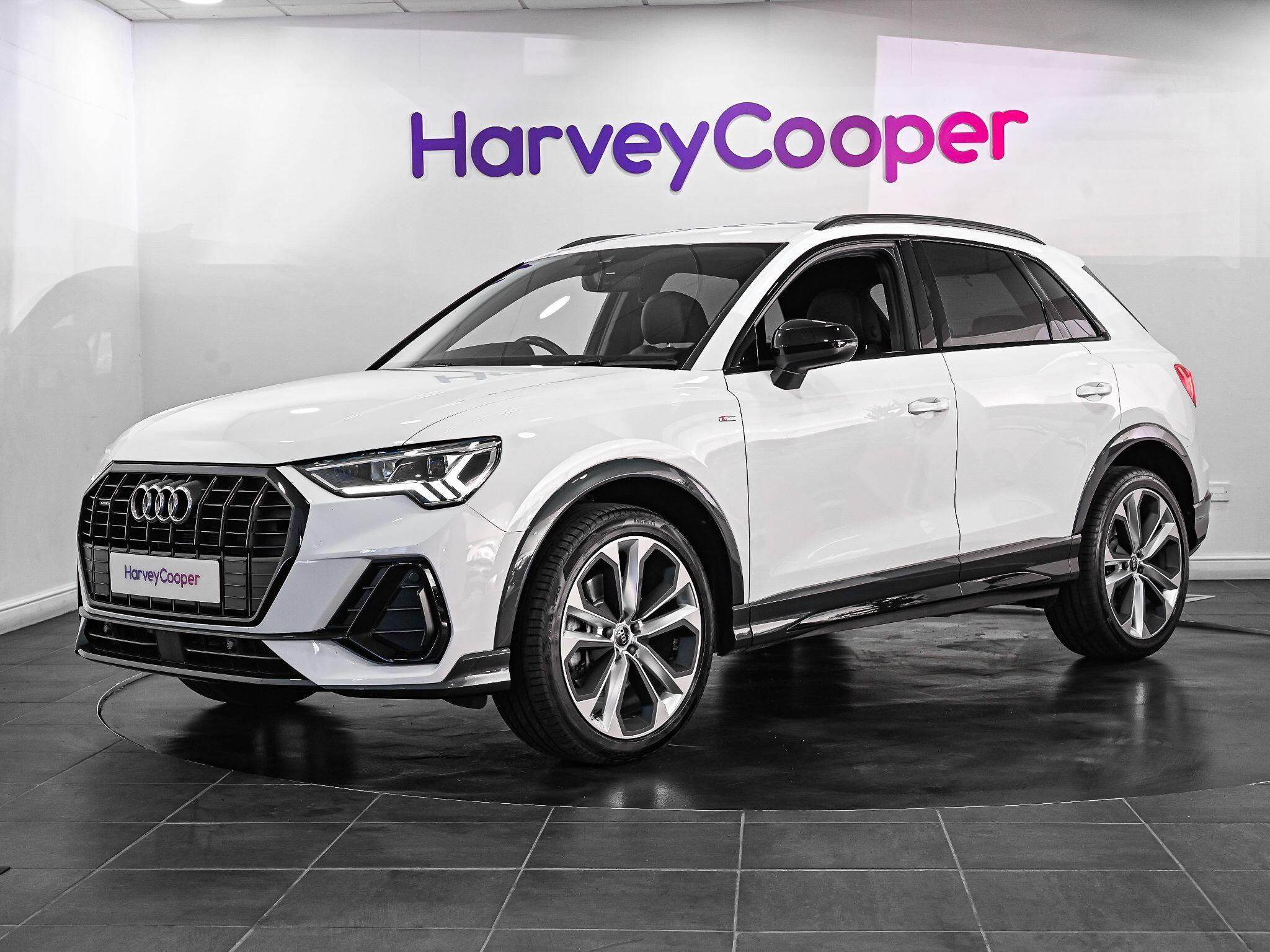 Audi Q3 view 22