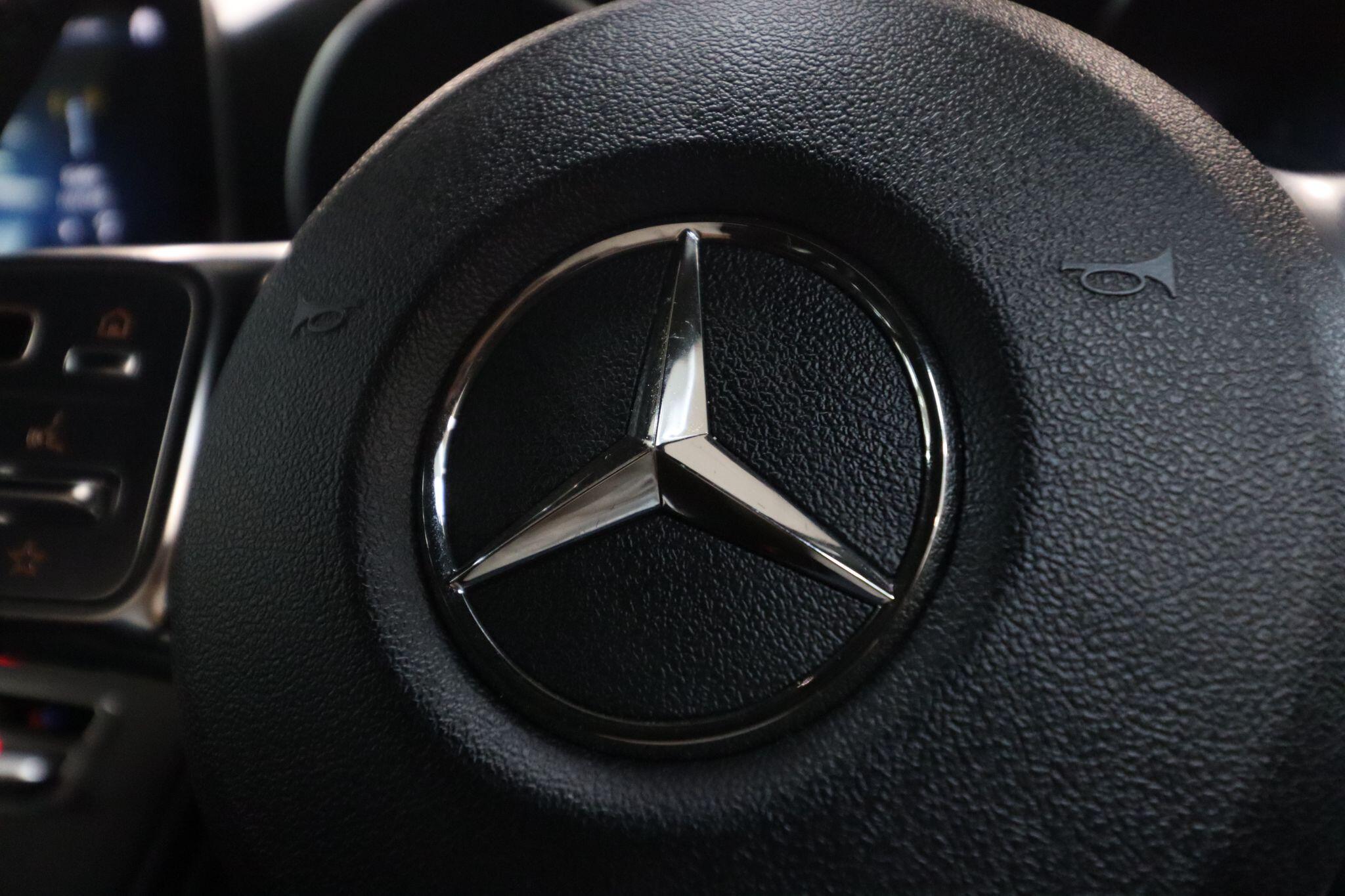 Mercedes-Benz GLC view 44