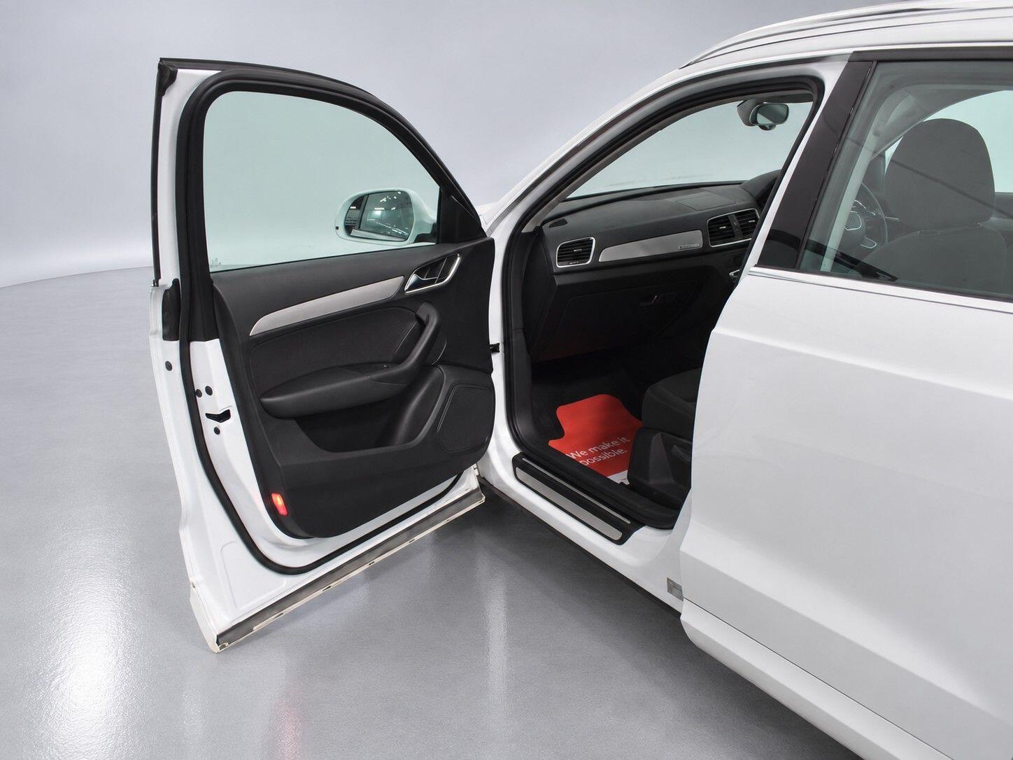 Audi Q3 view 27