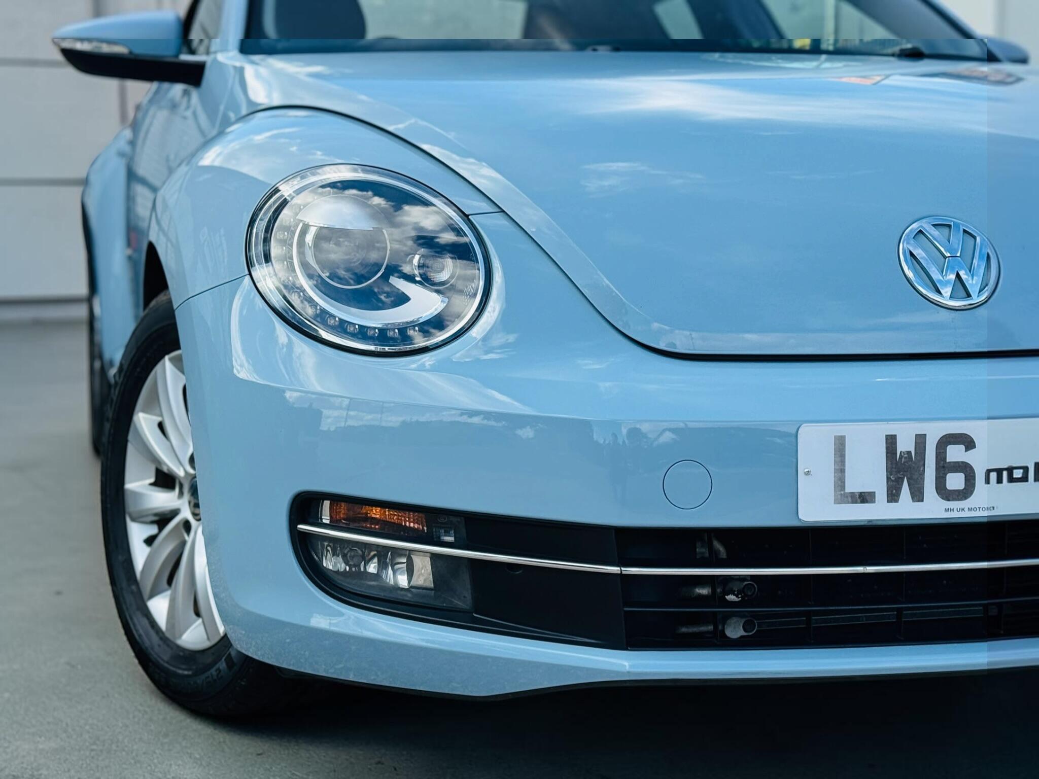 Volkswagen Beetle view 36