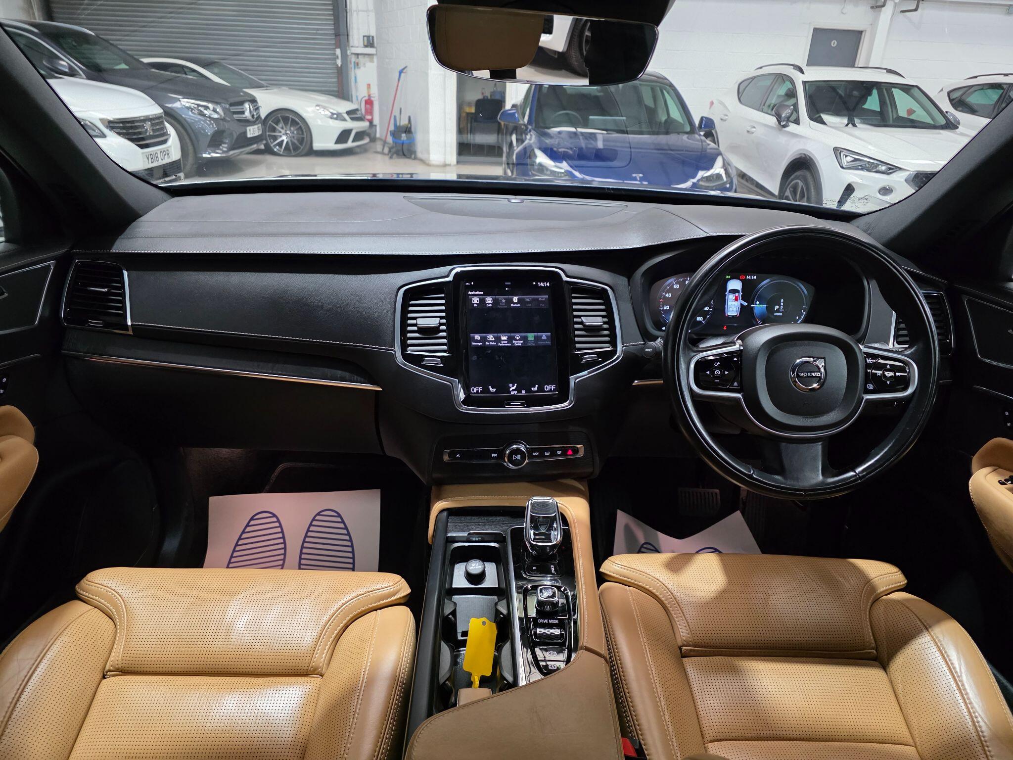Volvo XC90 view 5