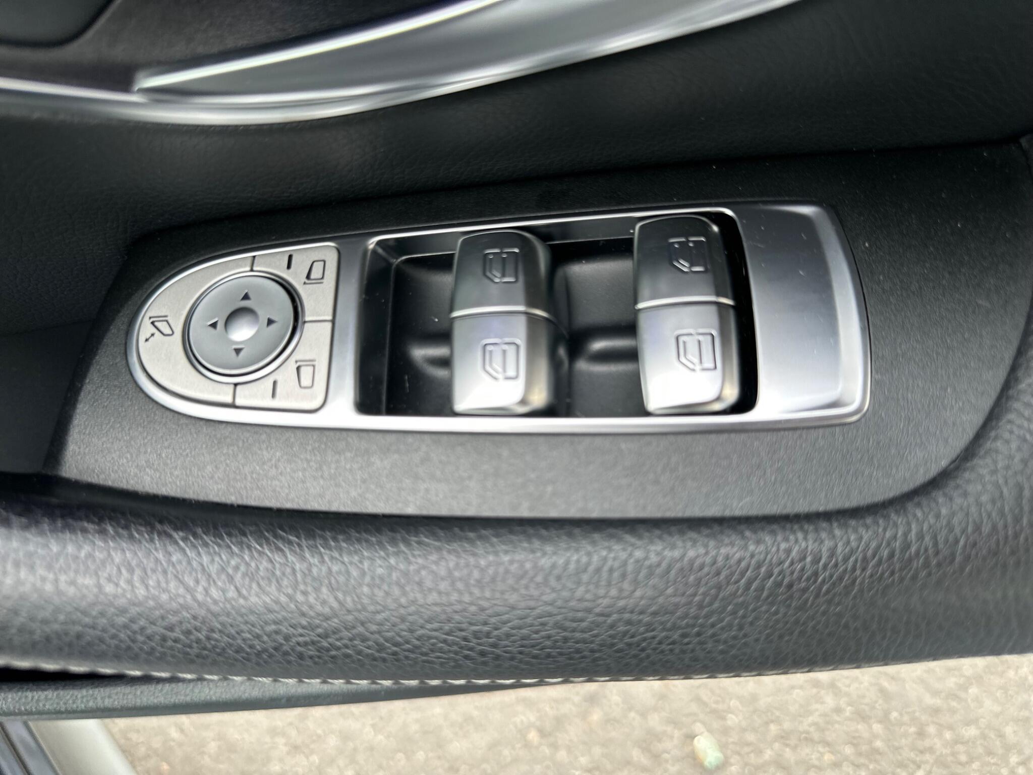 Mercedes-Benz E-Class view 13