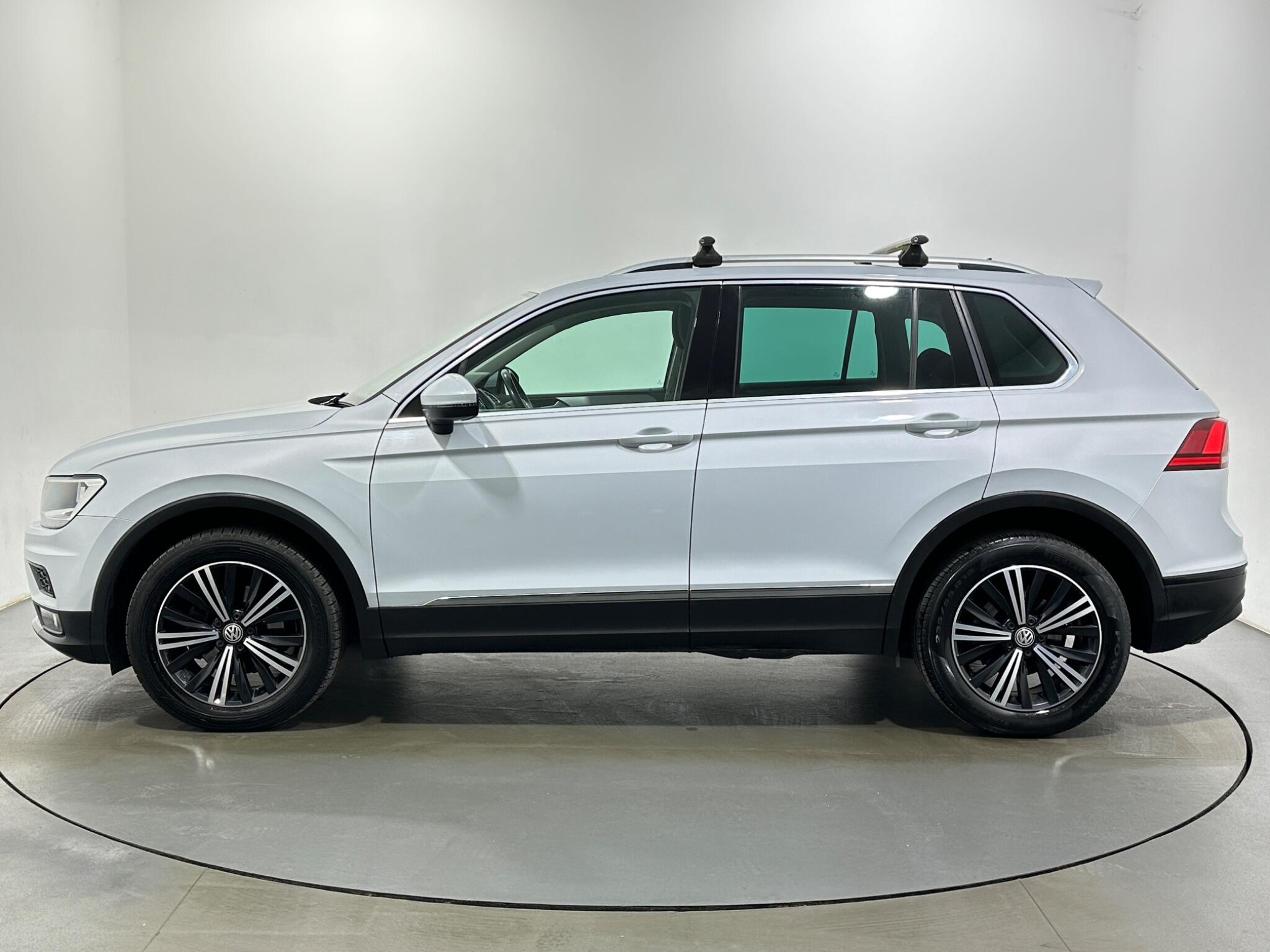 Volkswagen Tiguan view 5