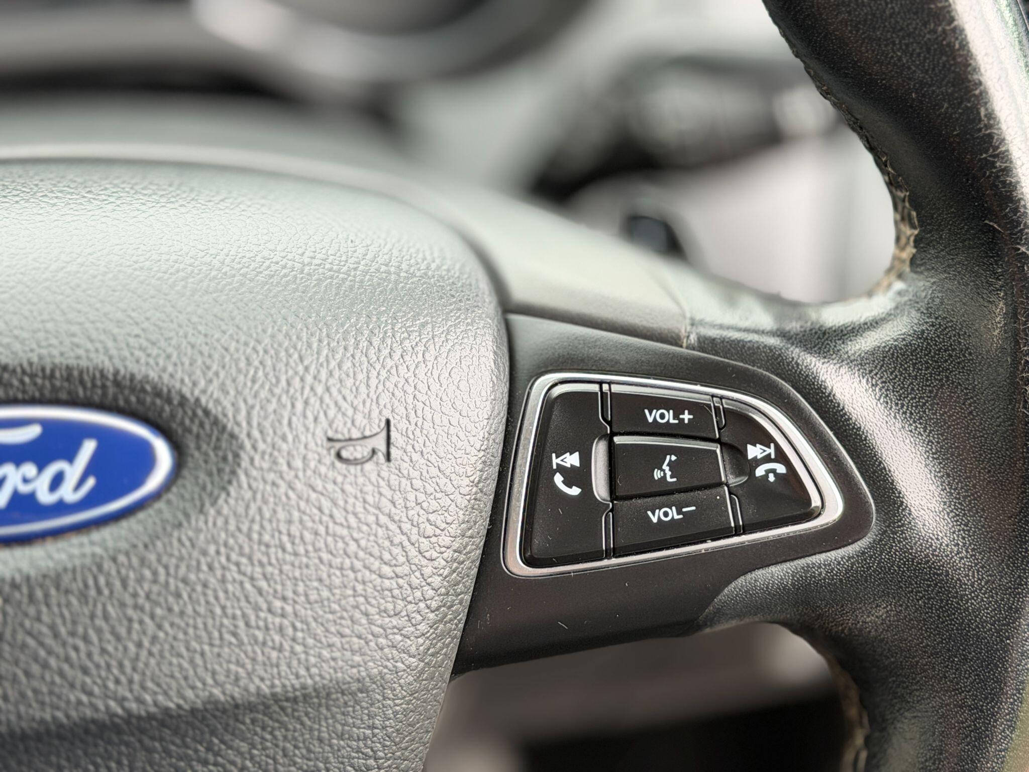 Ford Focus view 33
