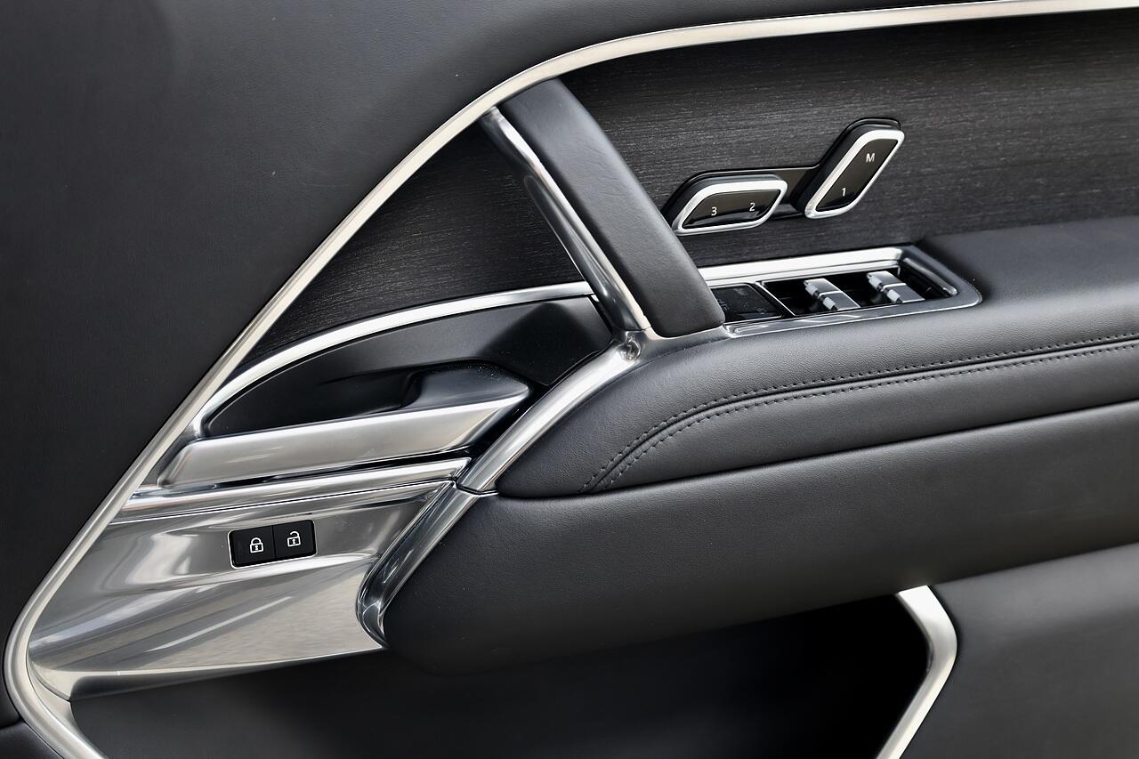 Land Rover Range Rover view 18