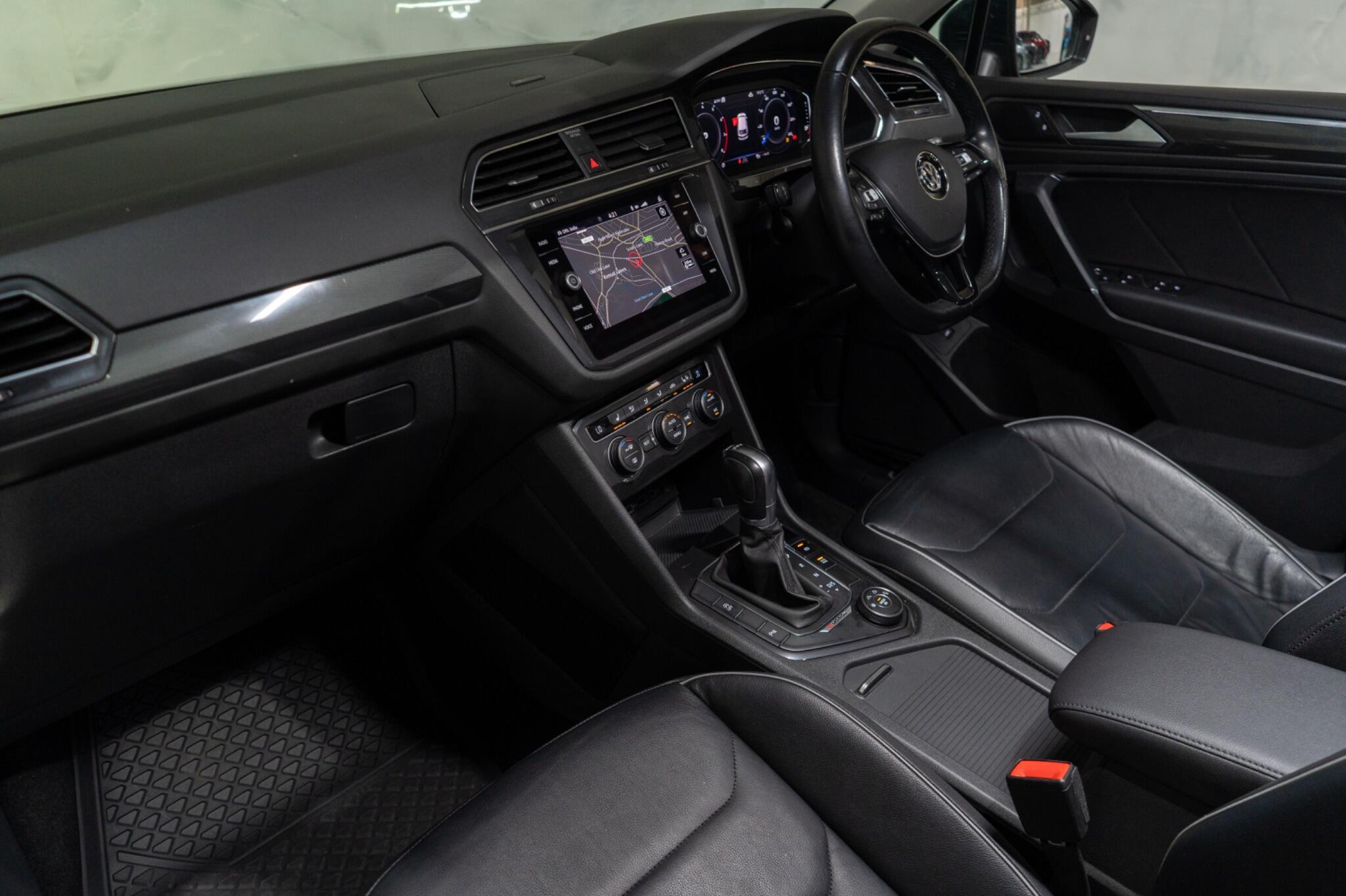 Volkswagen Tiguan Allspace view 14